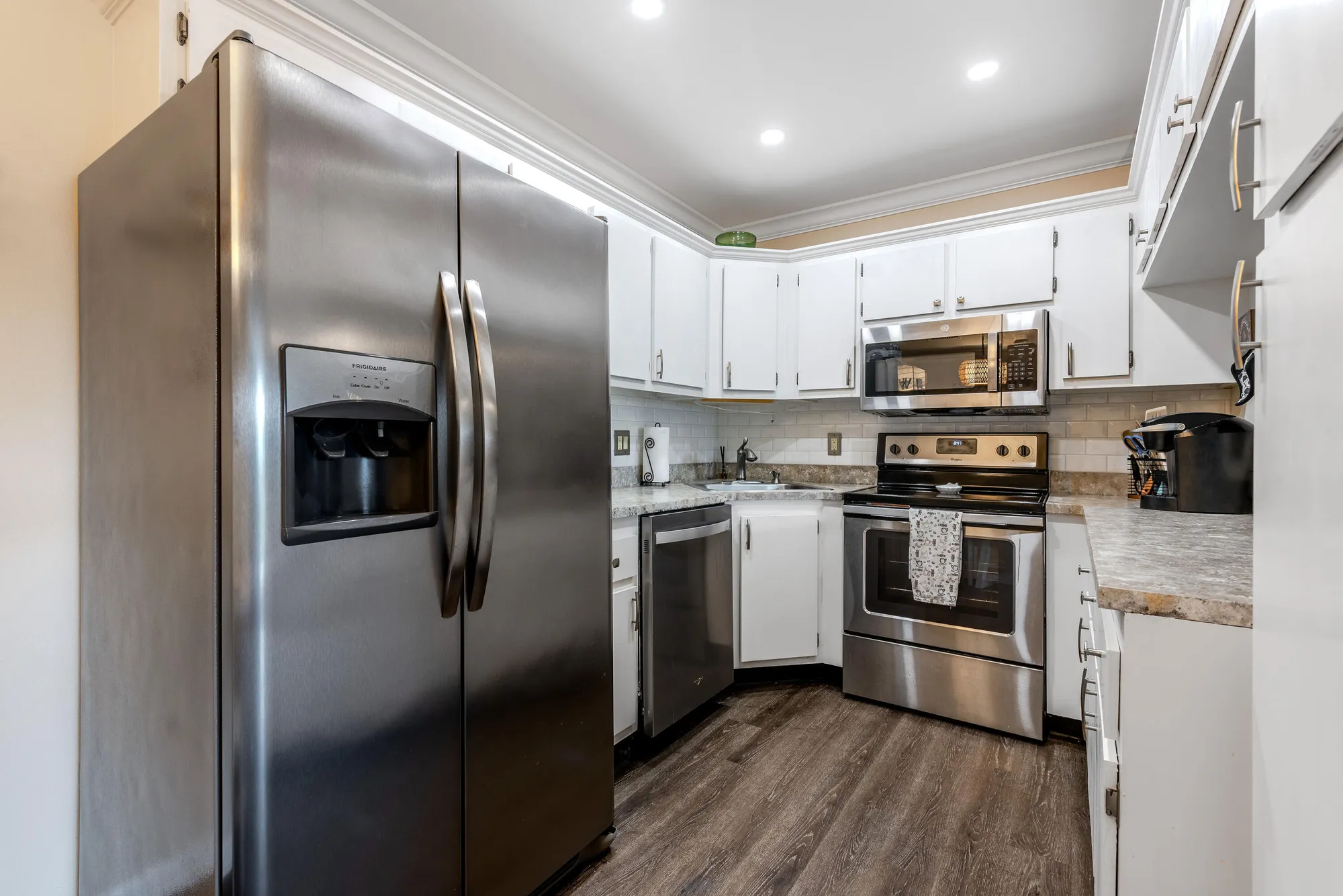 Property Slideshow image 13 of 28 | 13870 oneida dr h2, Delray Beach, FL, 33446