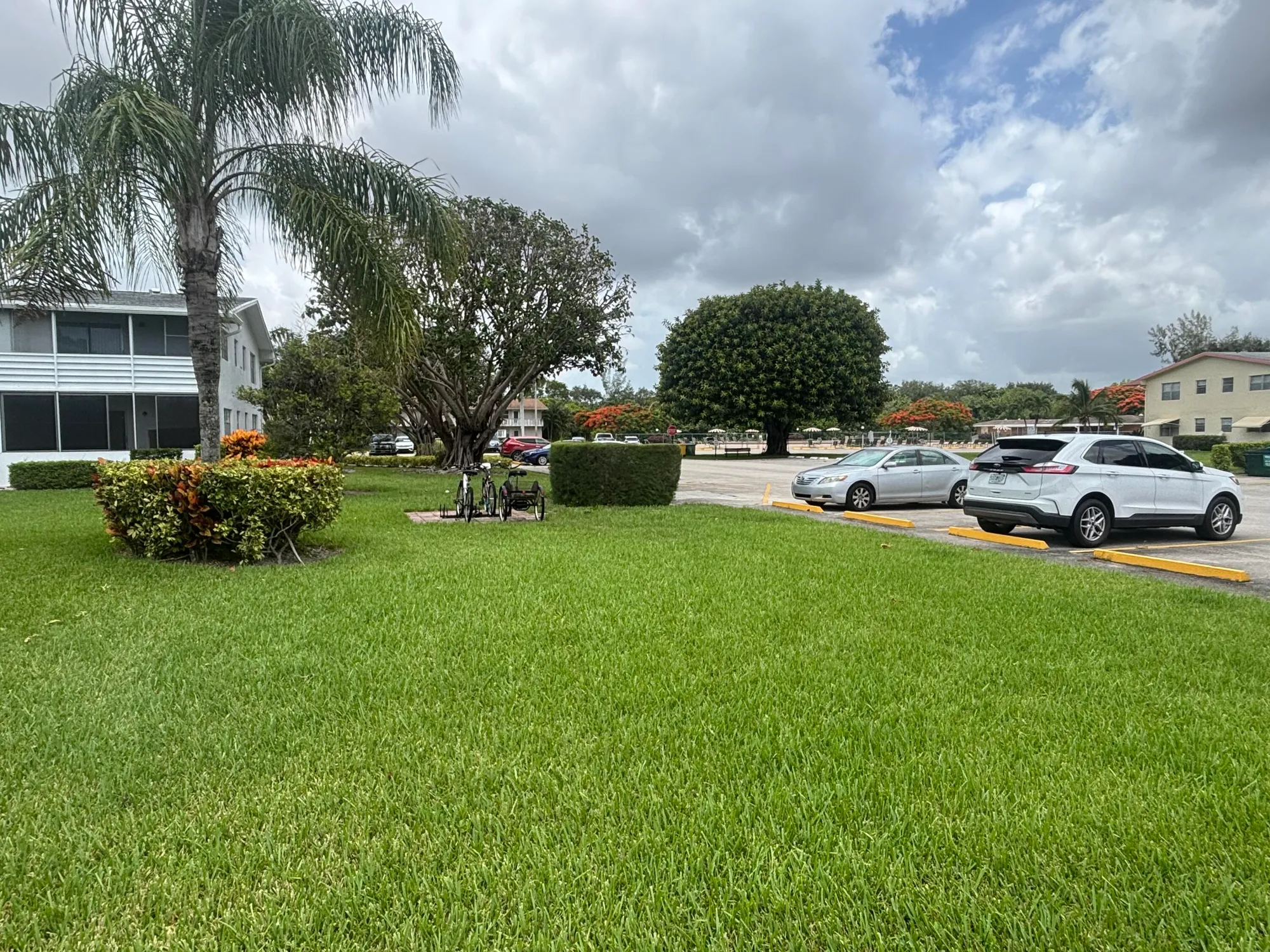 Property Slideshow image 4 of 23 | 403 windsor r, West Palm Beach, FL, 33417