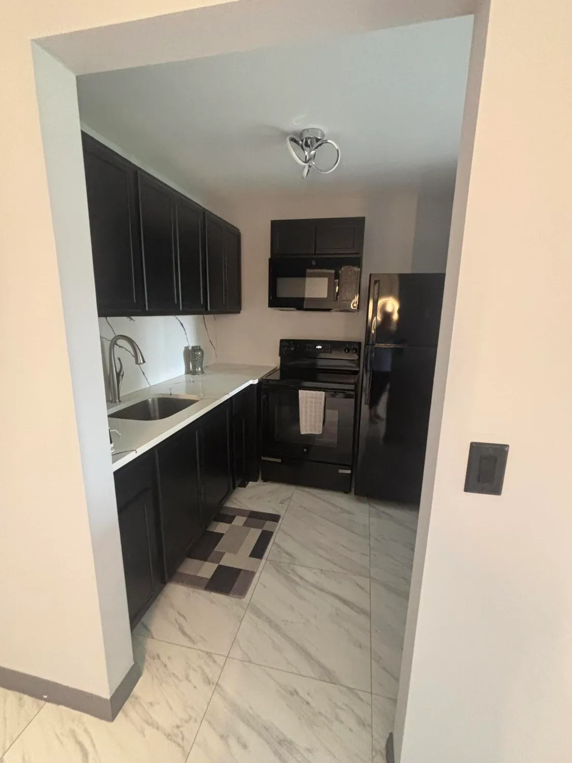 Property Slideshow image 11 of 23 | 403 windsor r, West Palm Beach, FL, 33417