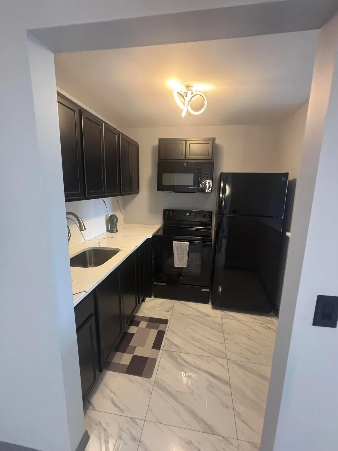 Property Slideshow image 12 of 23 | 403 windsor r, West Palm Beach, FL, 33417