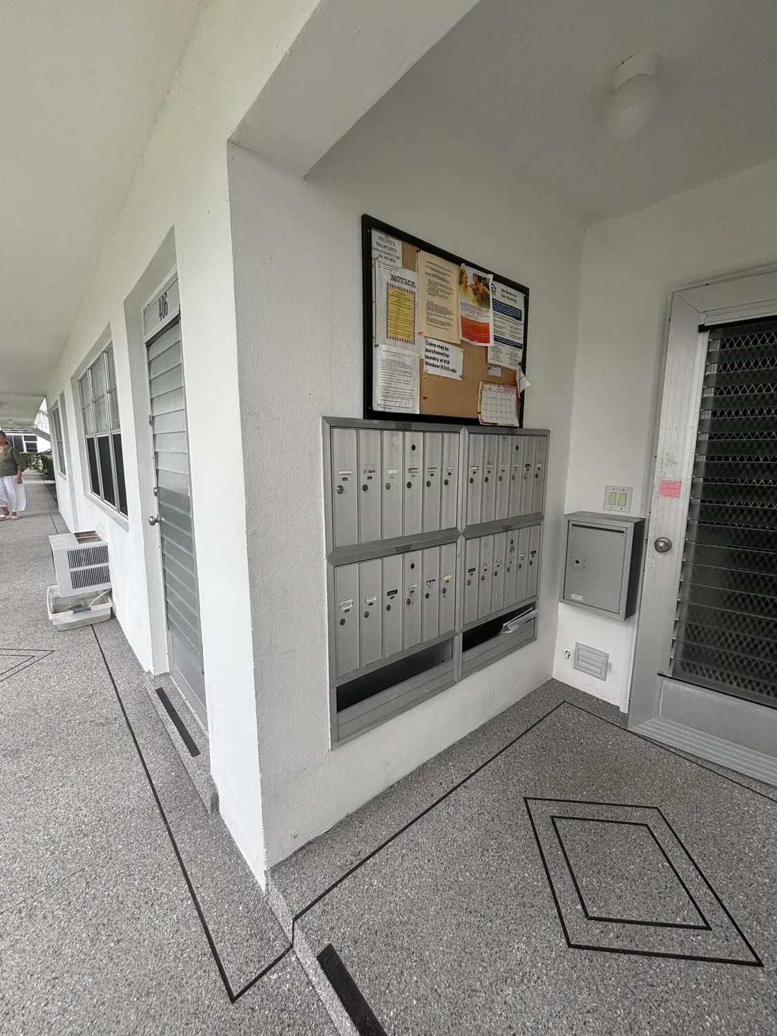 Property Slideshow image 7 of 23 | 403 windsor r, West Palm Beach, FL, 33417