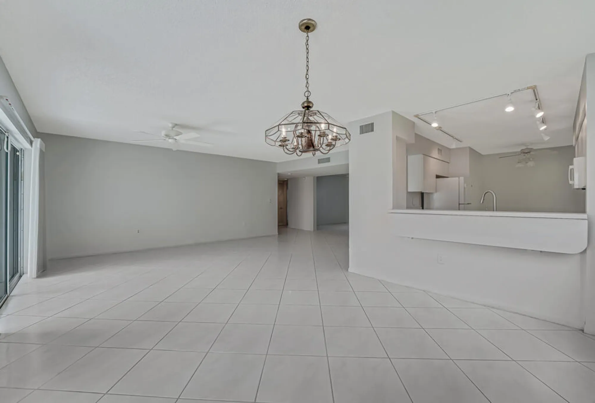 Property Slideshow image 13 of 40 | 7372 lake meadow way 101, Boynton Beach, FL, 33437