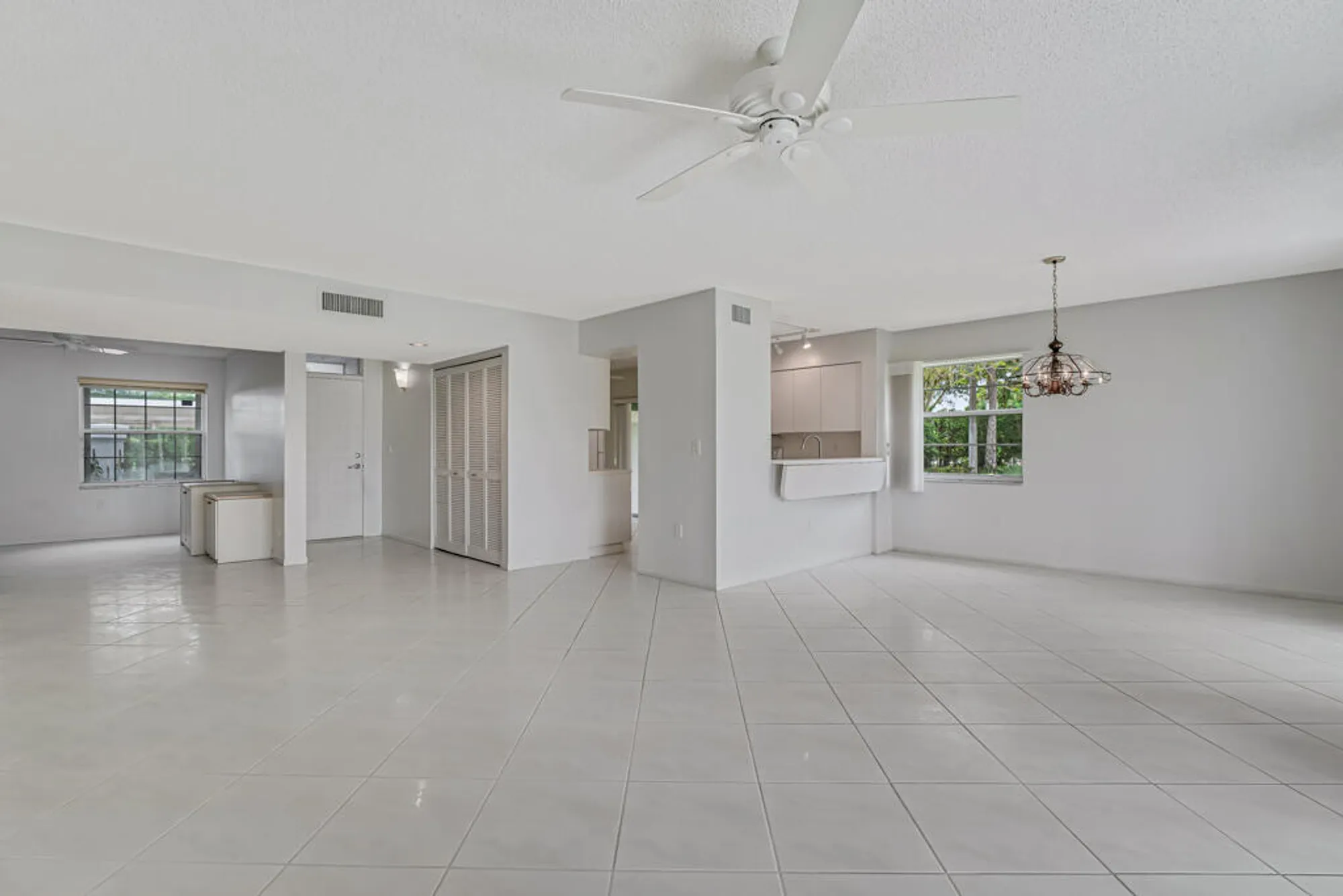 Property Slideshow image 12 of 40 | 7372 lake meadow way 101, Boynton Beach, FL, 33437