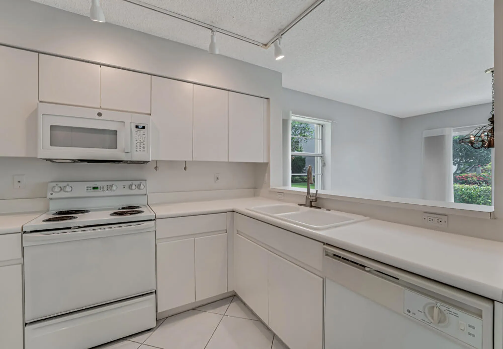 Property Slideshow image 25 of 40 | 7372 lake meadow way 101, Boynton Beach, FL, 33437