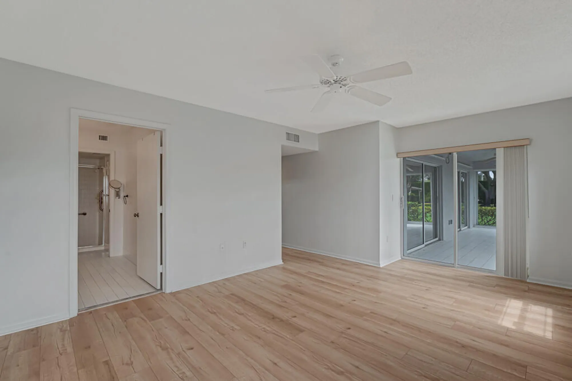 Property Slideshow image 15 of 40 | 7372 lake meadow way 101, Boynton Beach, FL, 33437