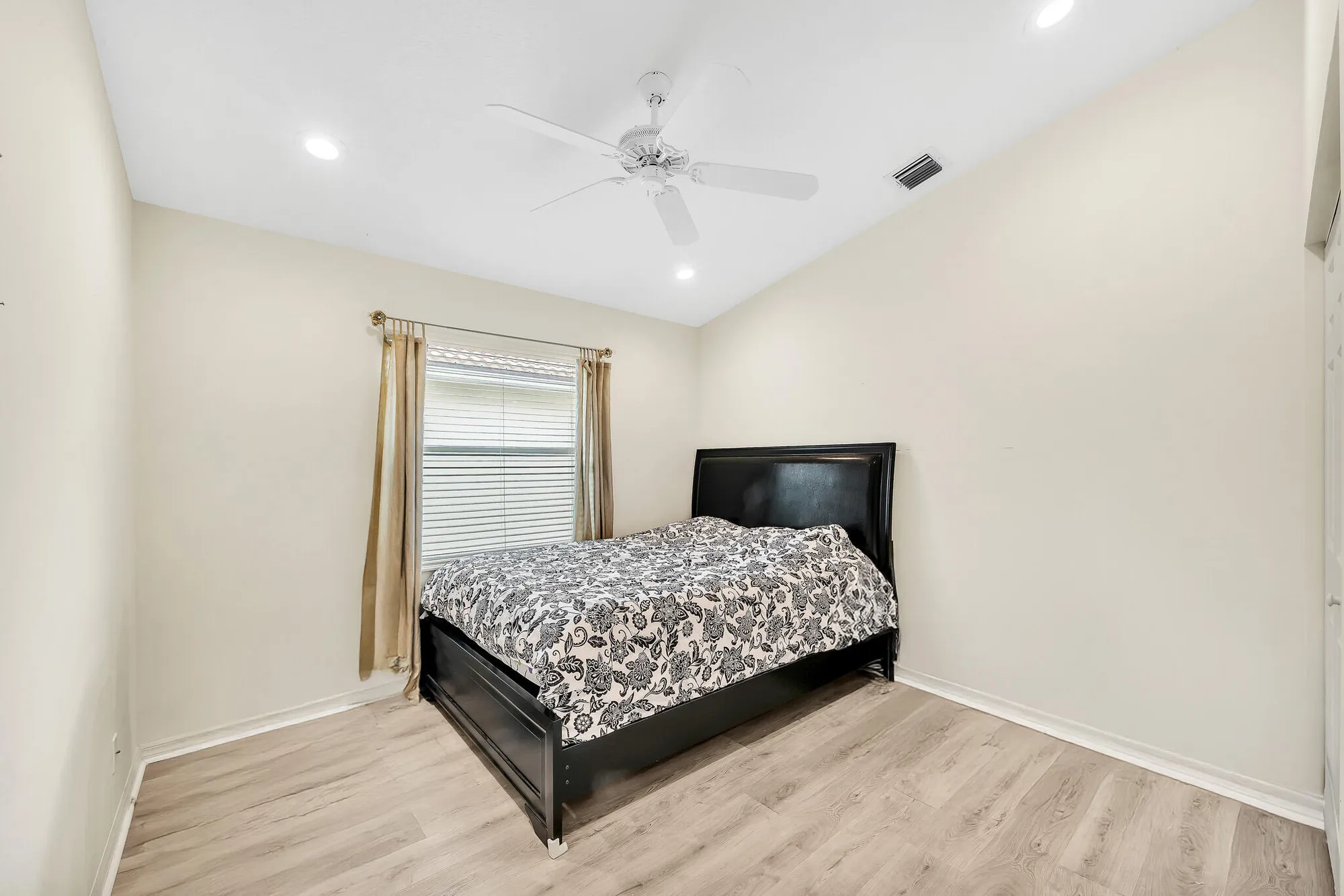 Property Slideshow image 34 of 46 | 12072 tevere dr, Boynton Beach, FL, 33437