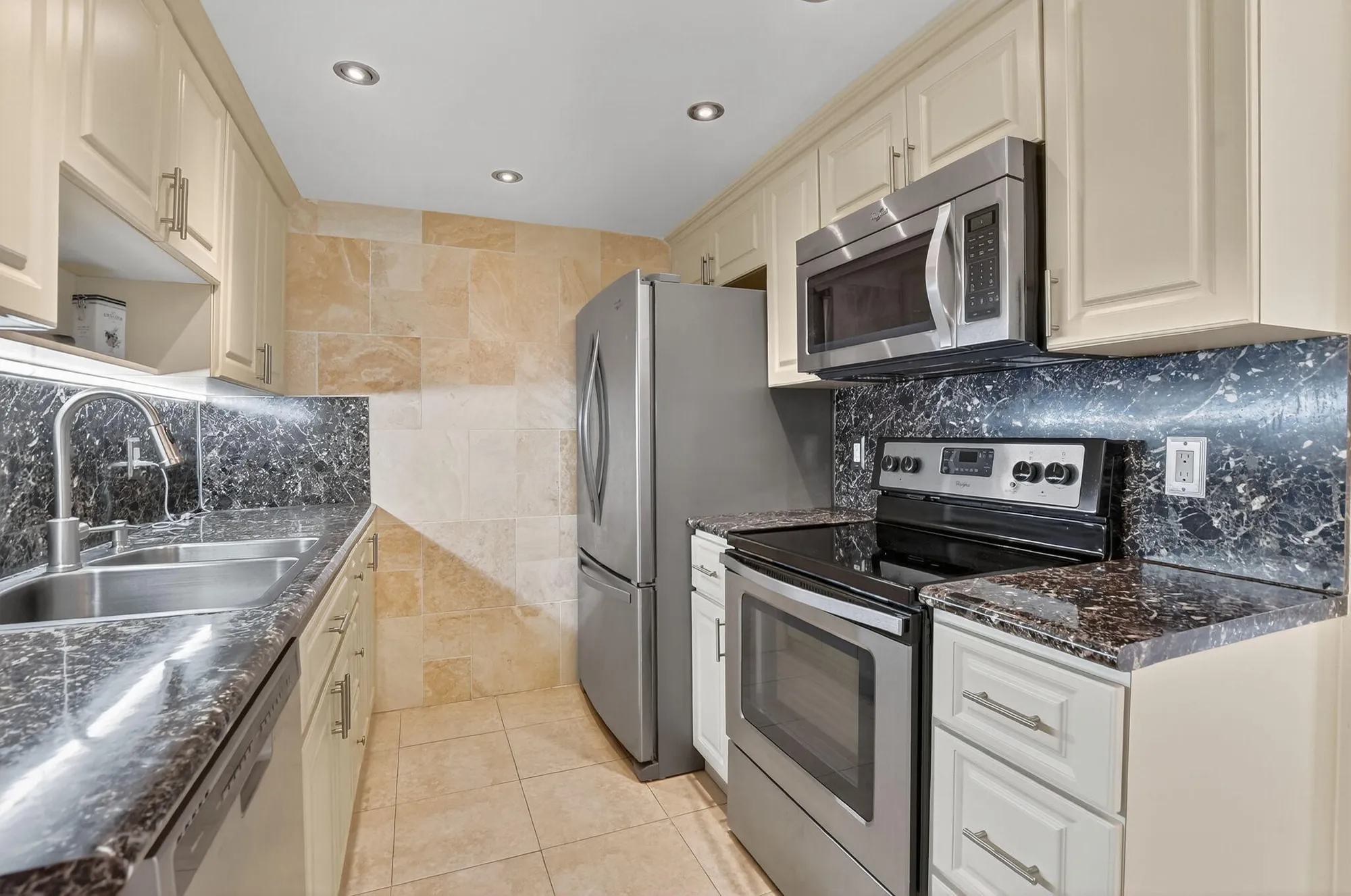 Property Slideshow image 4 of 77 | 3153 cambridge g, Deerfield Beach, FL, 33442