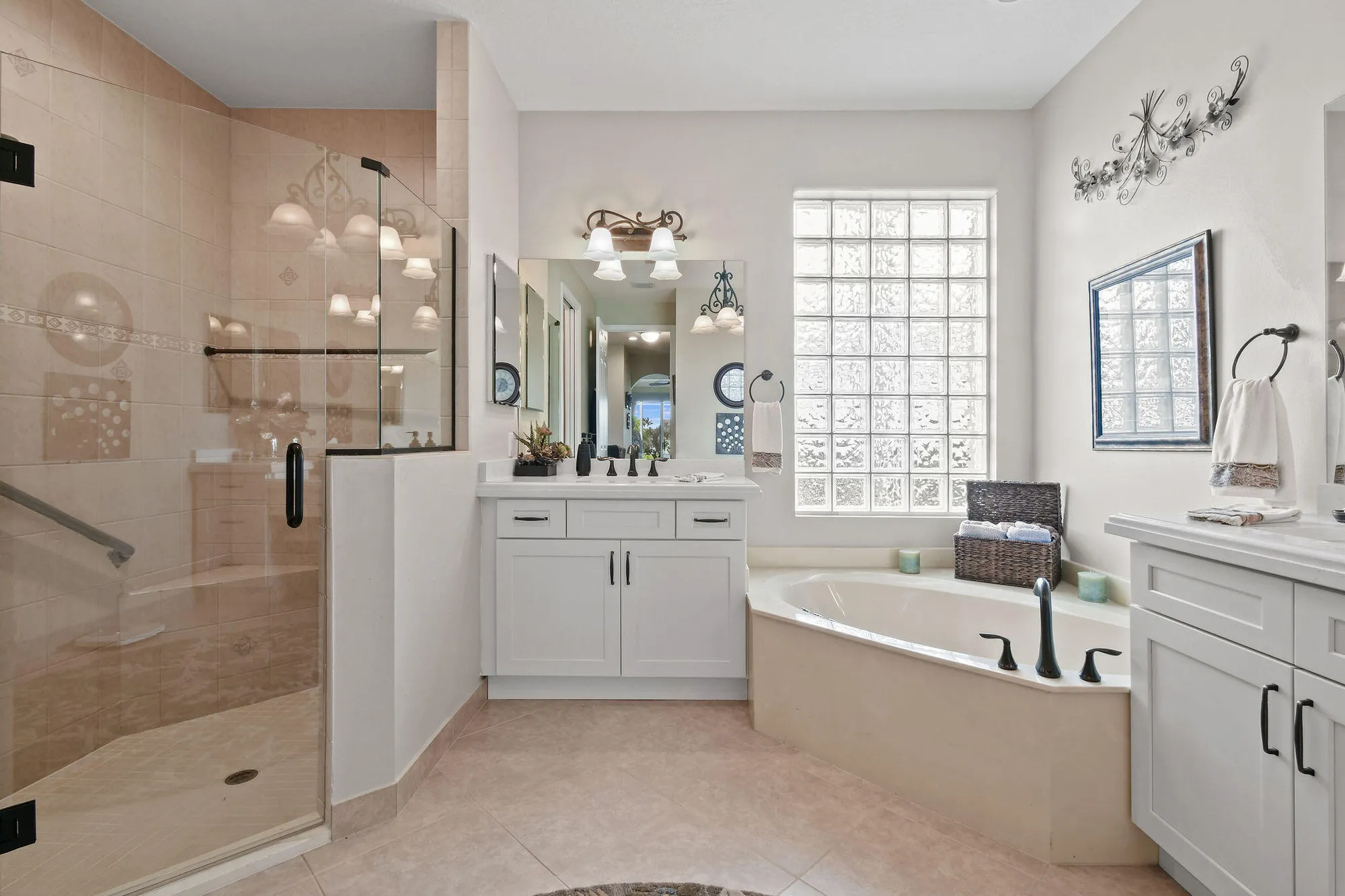 Property Slideshow image 11 of 19 | 307 nw bayside ct, Port Saint Lucie, FL, 34986