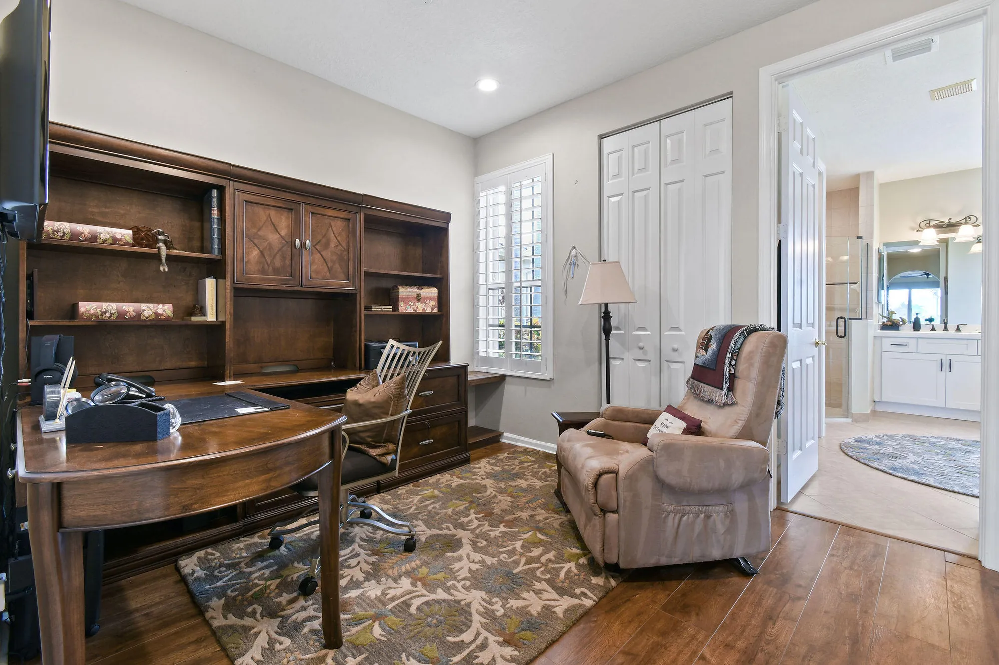 Property Slideshow image 9 of 19 | 307 nw bayside ct, Port Saint Lucie, FL, 34986