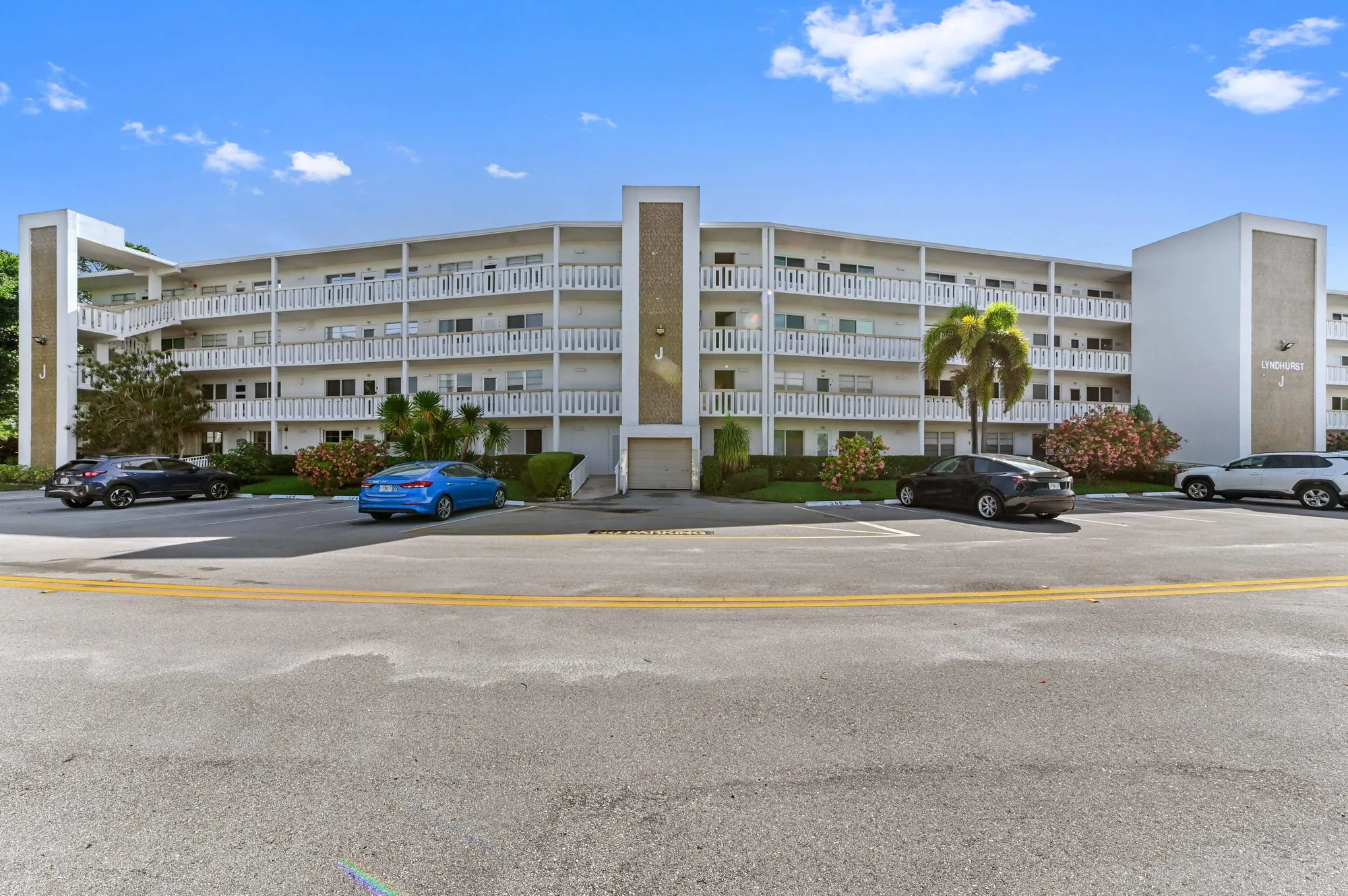 Property Slideshow image 1 of 52 | 4031 lyndhurst j, Deerfield Beach, FL, 33442