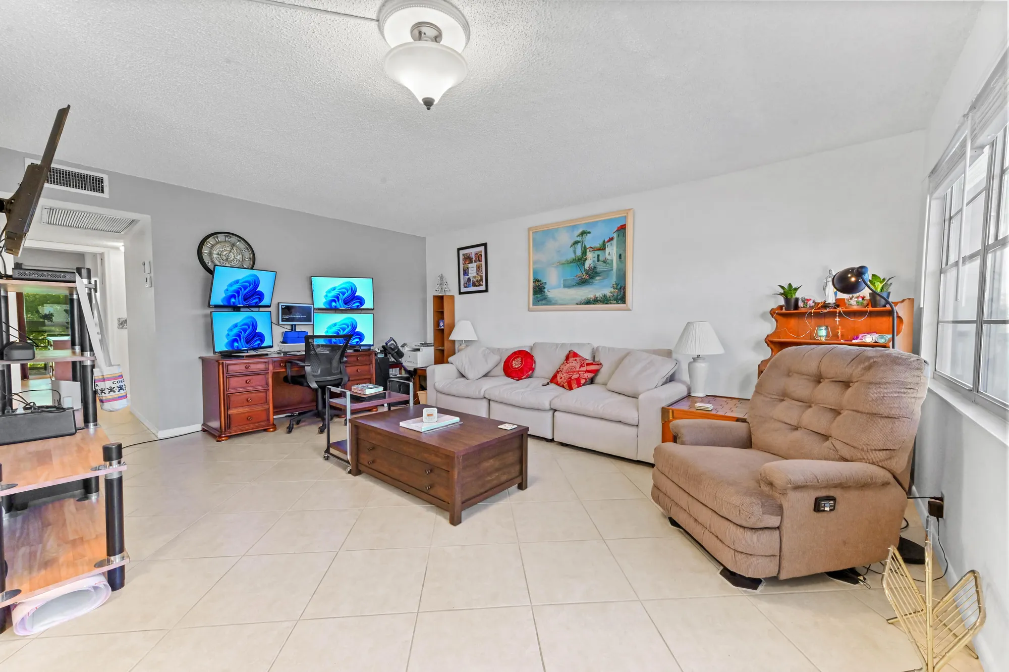 Property Slideshow image 3 of 52 | 4031 lyndhurst j, Deerfield Beach, FL, 33442