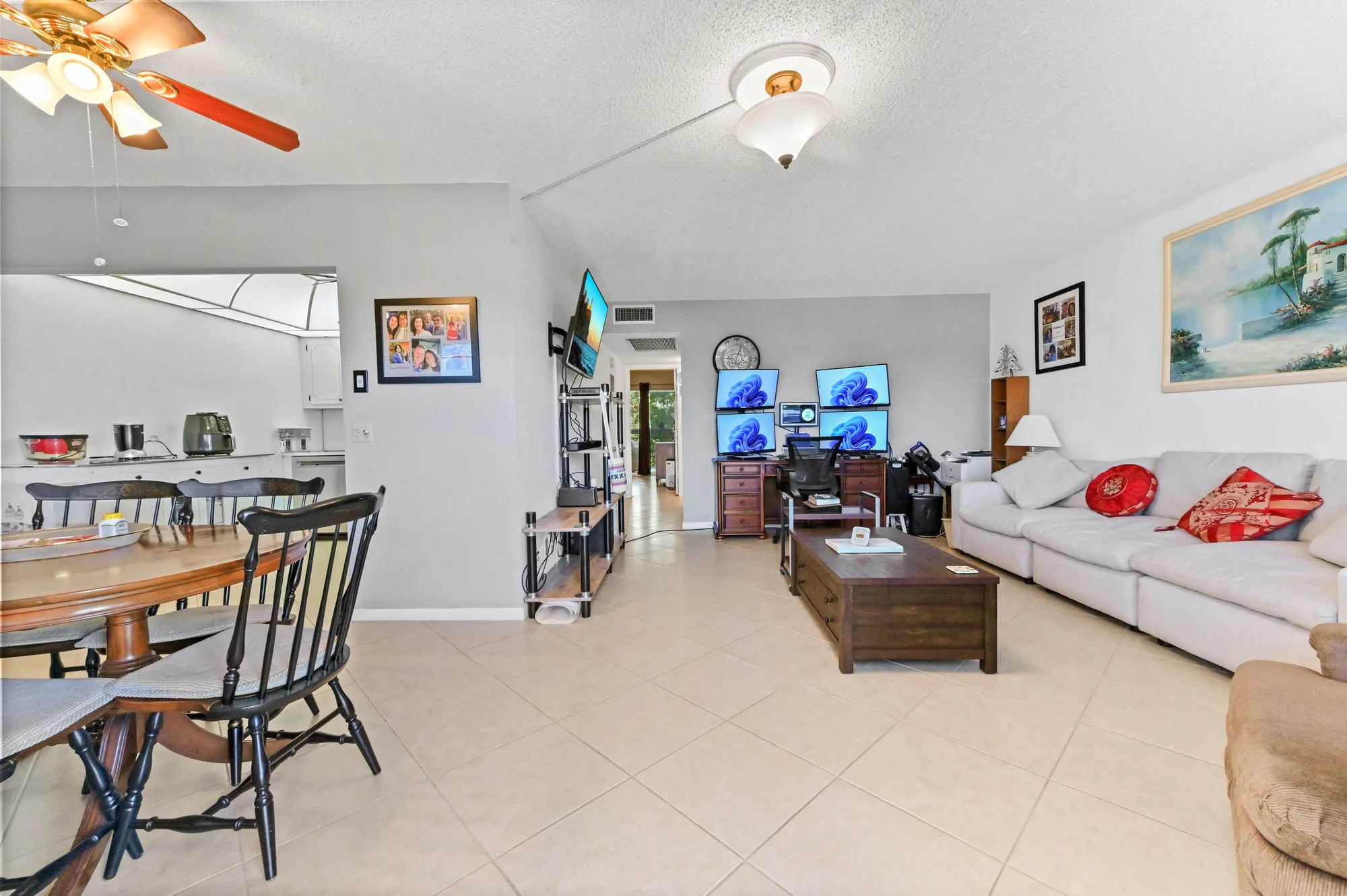 Property Slideshow image 4 of 52 | 4031 lyndhurst j, Deerfield Beach, FL, 33442