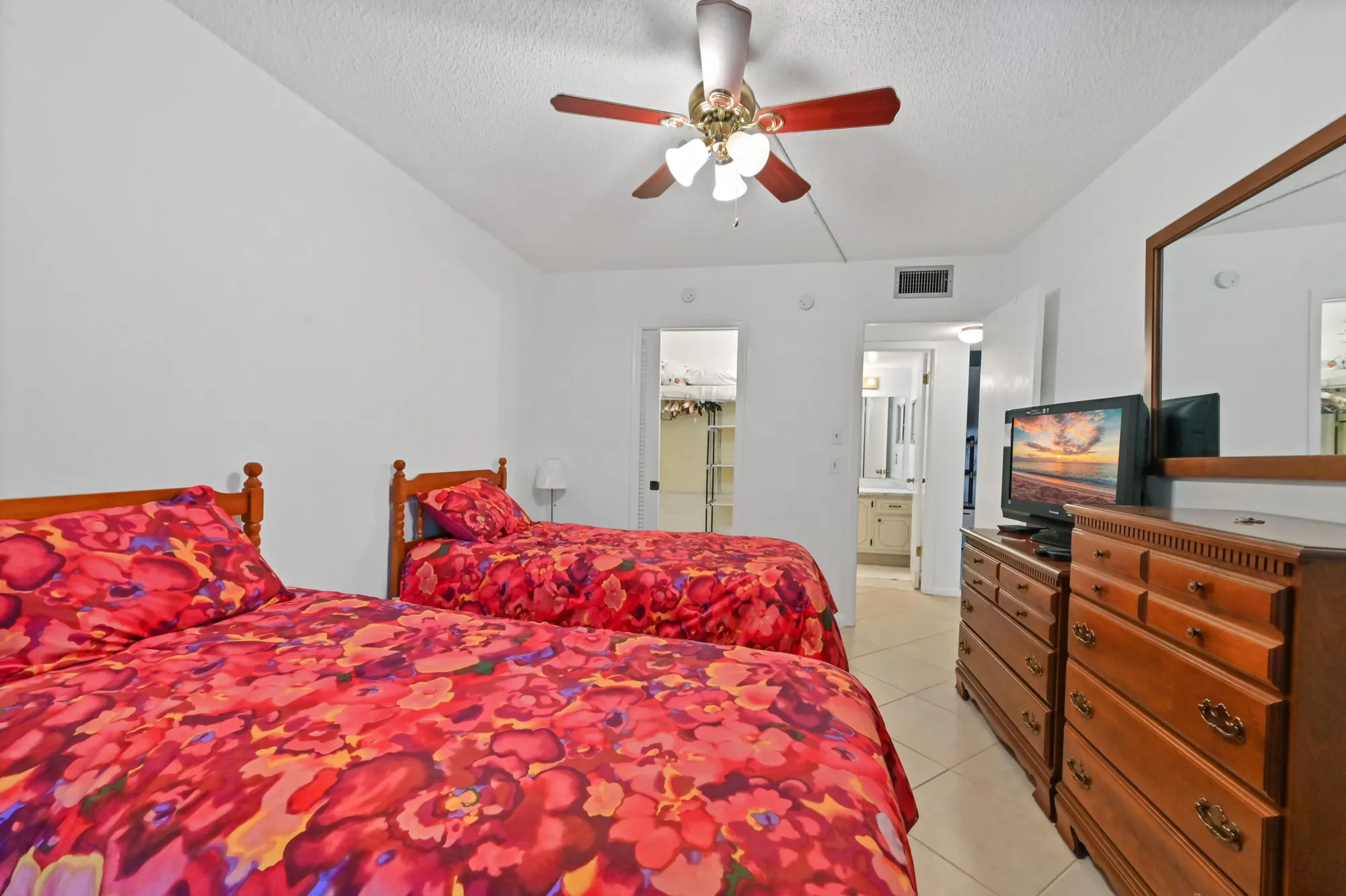 Property Slideshow image 18 of 52 | 4031 lyndhurst j, Deerfield Beach, FL, 33442