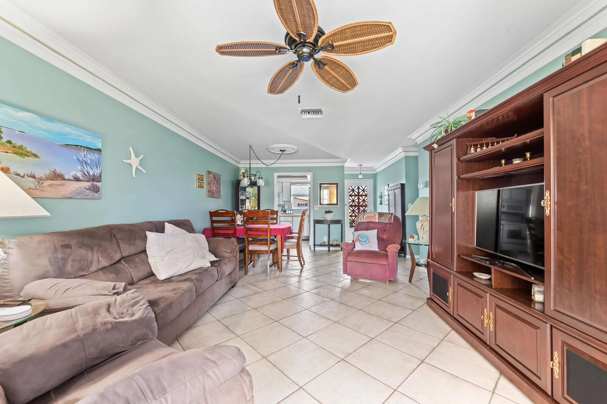 Property Slideshow image 4 of 21 | 2990 crosley dr d, West Palm Beach, FL, 33415