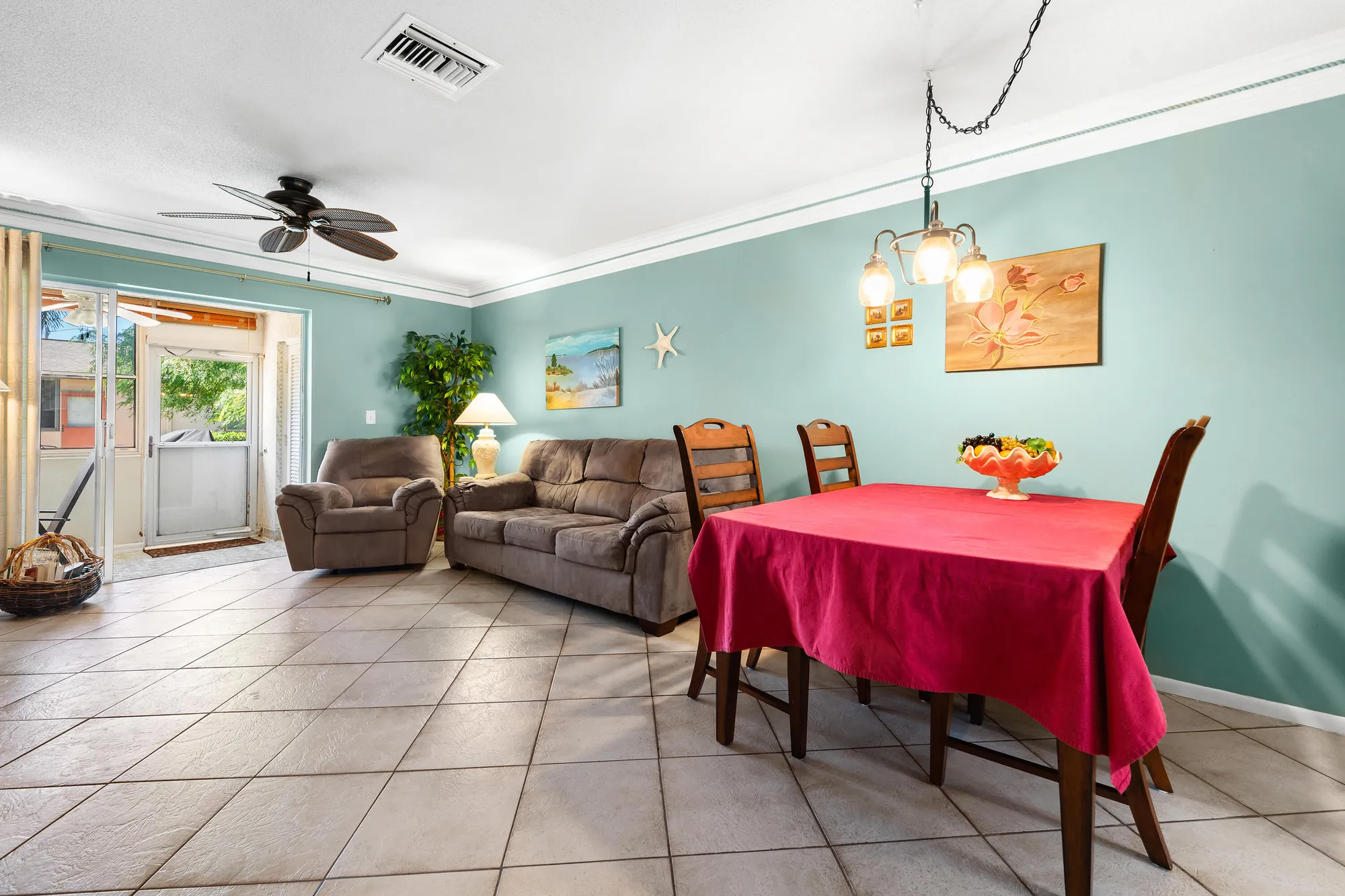 Property Slideshow image 5 of 21 | 2990 crosley dr d, West Palm Beach, FL, 33415