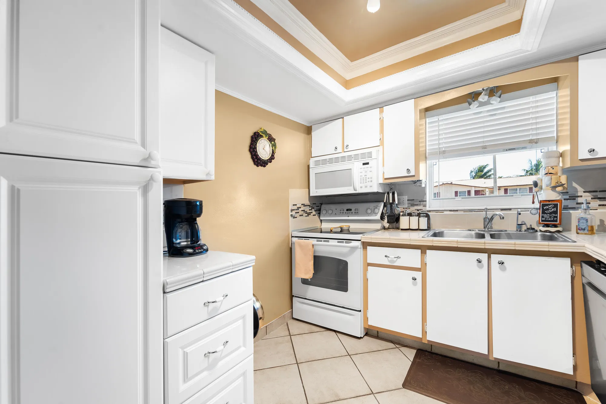 Property Slideshow image 7 of 21 | 2990 crosley dr d, West Palm Beach, FL, 33415