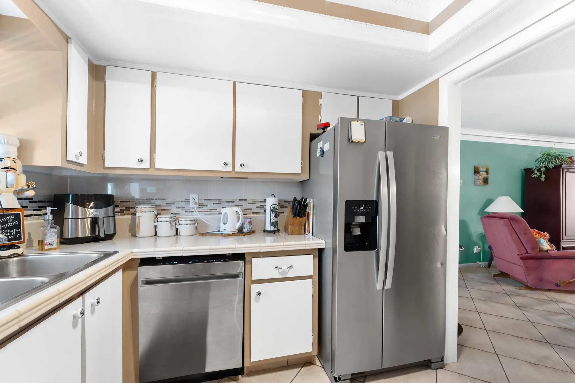 Property Slideshow image 9 of 21 | 2990 crosley dr d, West Palm Beach, FL, 33415