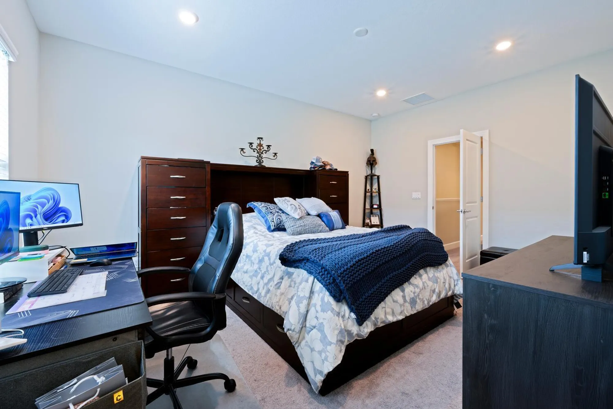 Property Slideshow image 13 of 22 | 1832 se roxy way, Stuart, FL, 34996