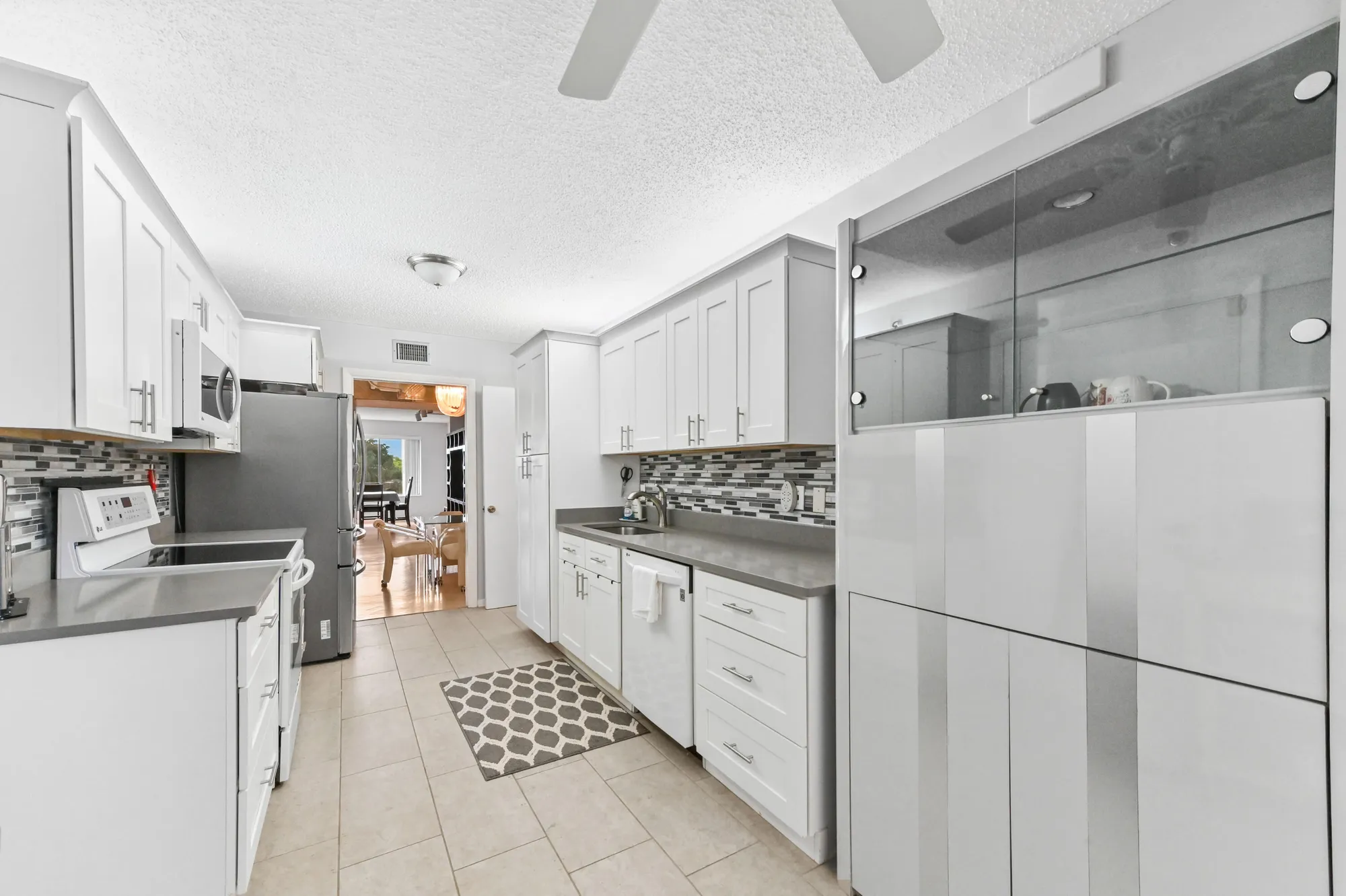 Property Slideshow image 11 of 38 | 6768 10th ave 316, Lake Worth, FL, 33467