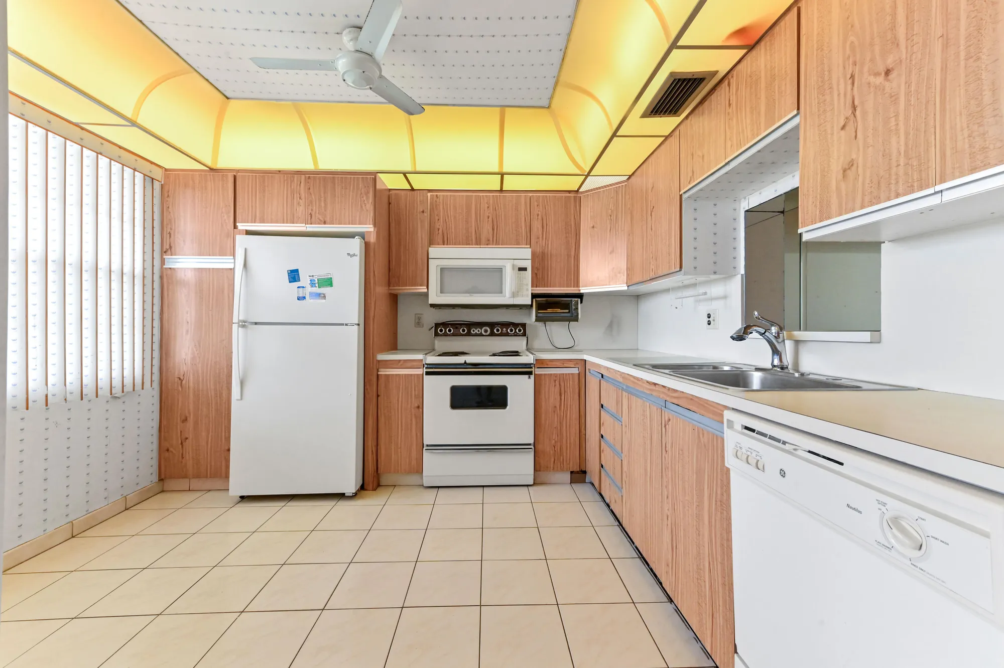 Property Slideshow image 7 of 30 | 2201 lucaya bnd l4, Coconut Creek, FL, 33066