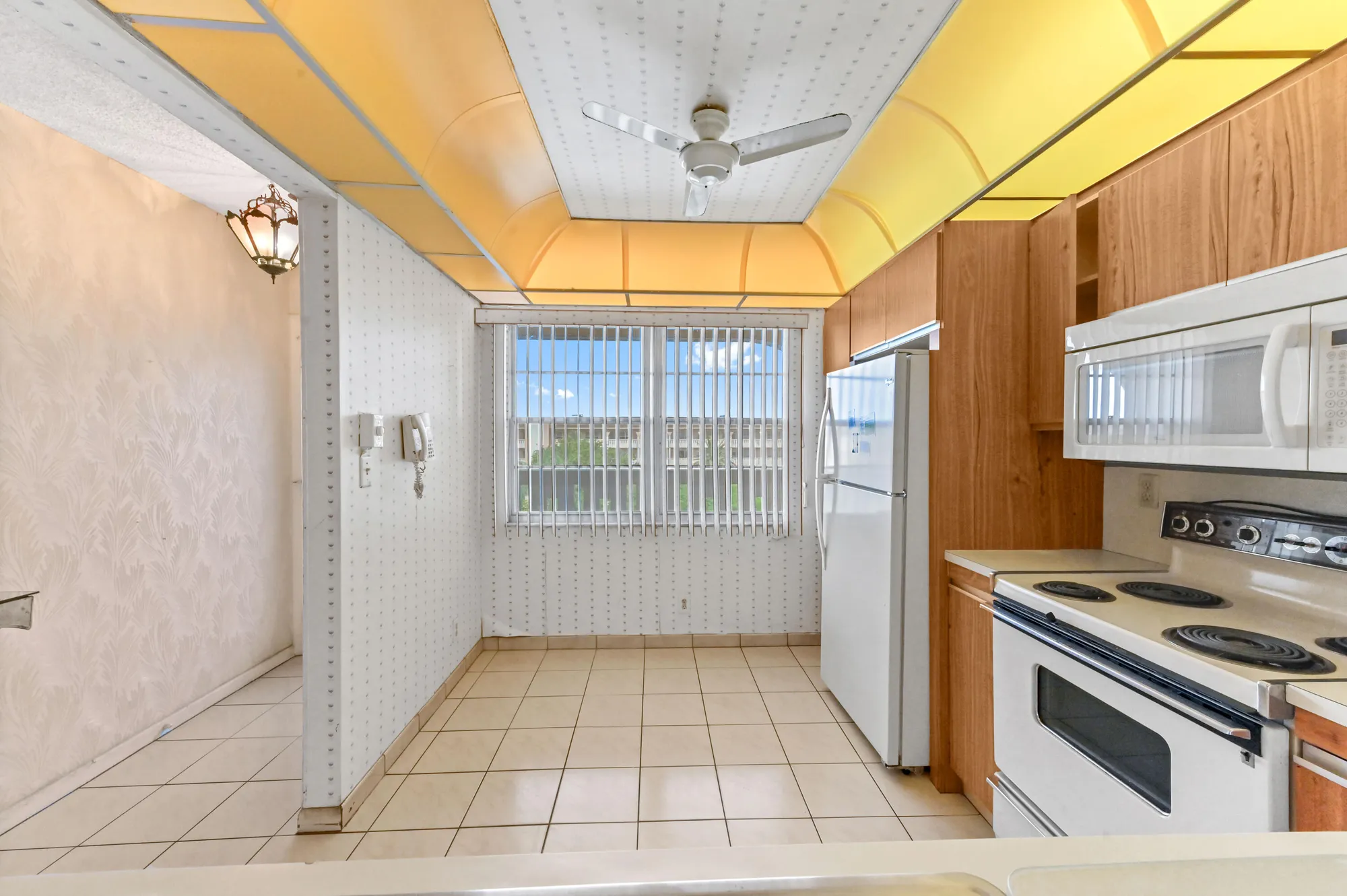 Property Slideshow image 9 of 30 | 2201 lucaya bnd l4, Coconut Creek, FL, 33066