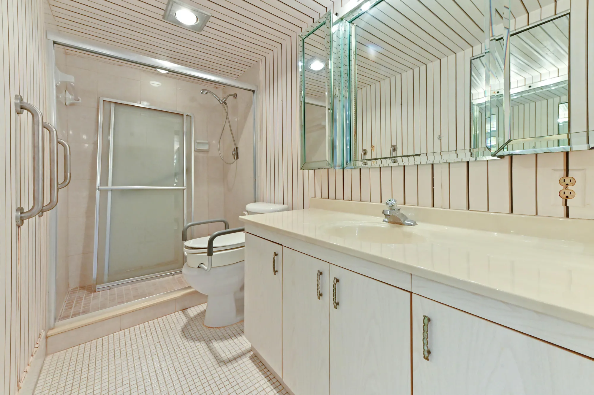 Property Slideshow image 19 of 30 | 2201 lucaya bnd l4, Coconut Creek, FL, 33066