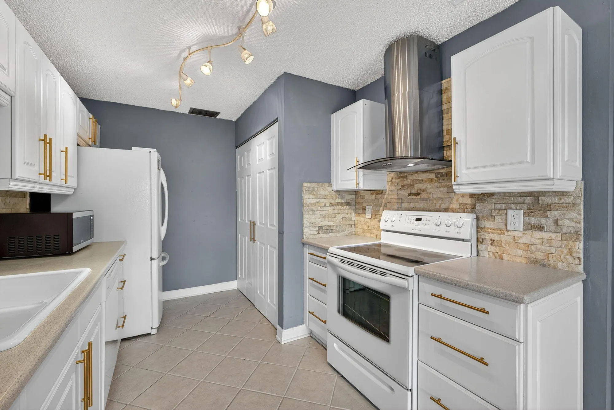 Property Slideshow image 4 of 45 | 3426 theo way, West Palm Beach, FL, 33417