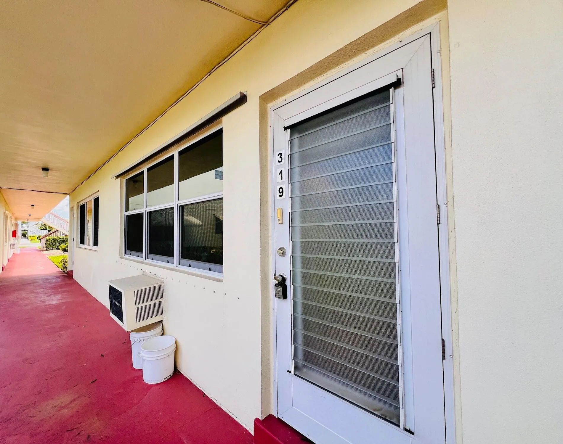 Property Slideshow image 8 of 14 | 319 norwich, West Palm Beach, FL, 33417