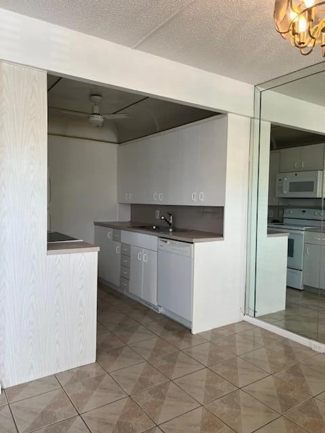 Property Slideshow image 6 of 19 | 3045 cornwall c, Boca Raton, FL, 33434