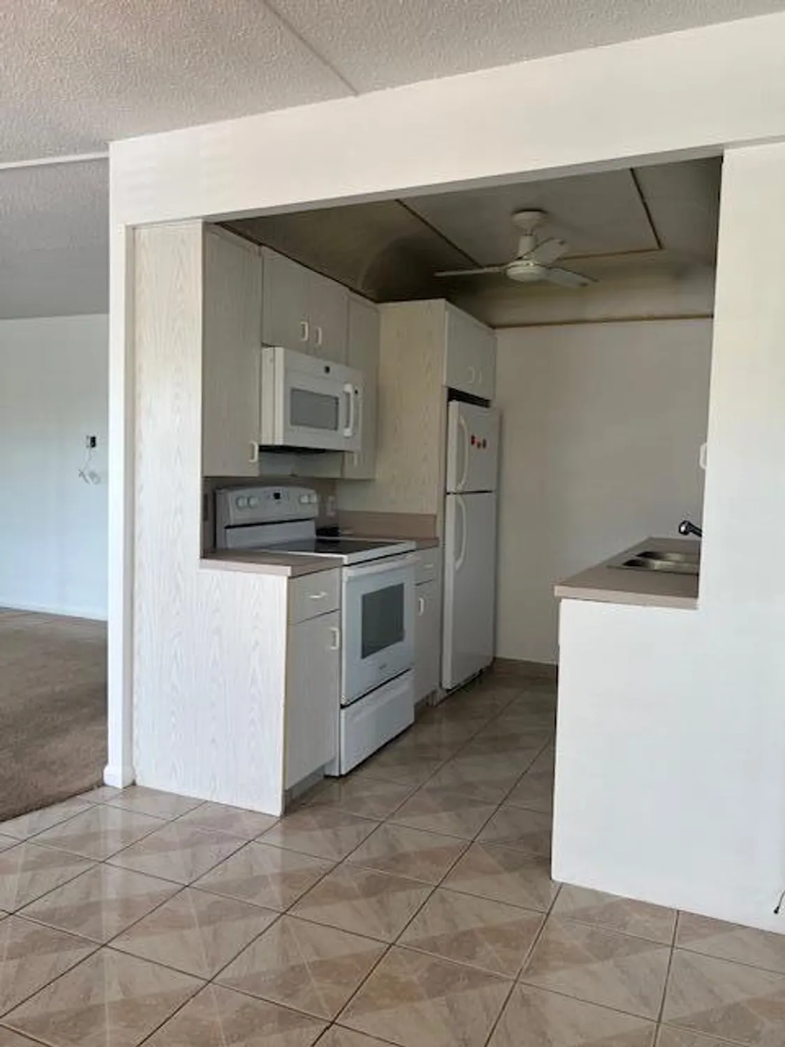 Property Slideshow image 7 of 19 | 3045 cornwall c, Boca Raton, FL, 33434