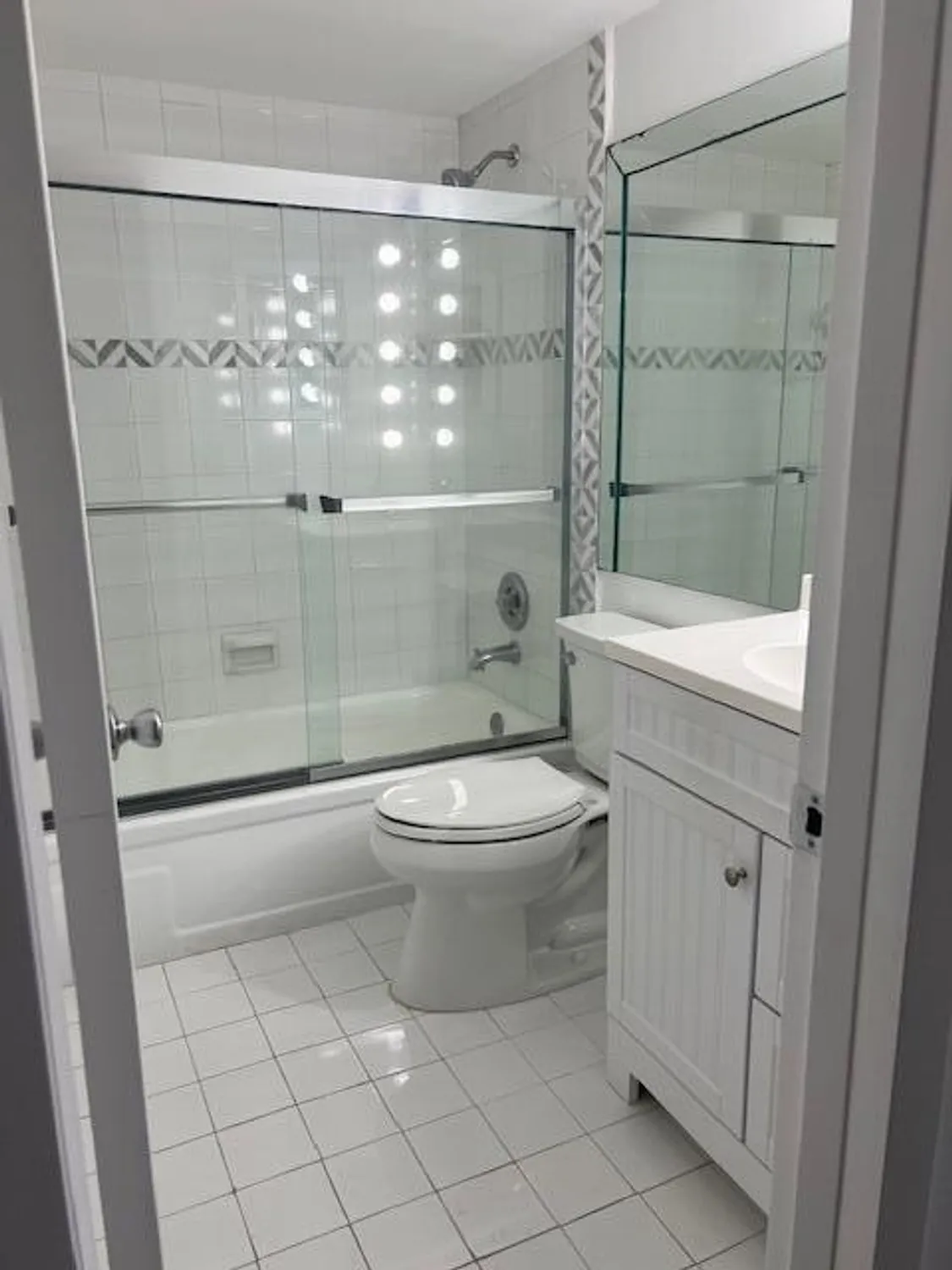 Property Slideshow image 9 of 19 | 3045 cornwall c, Boca Raton, FL, 33434