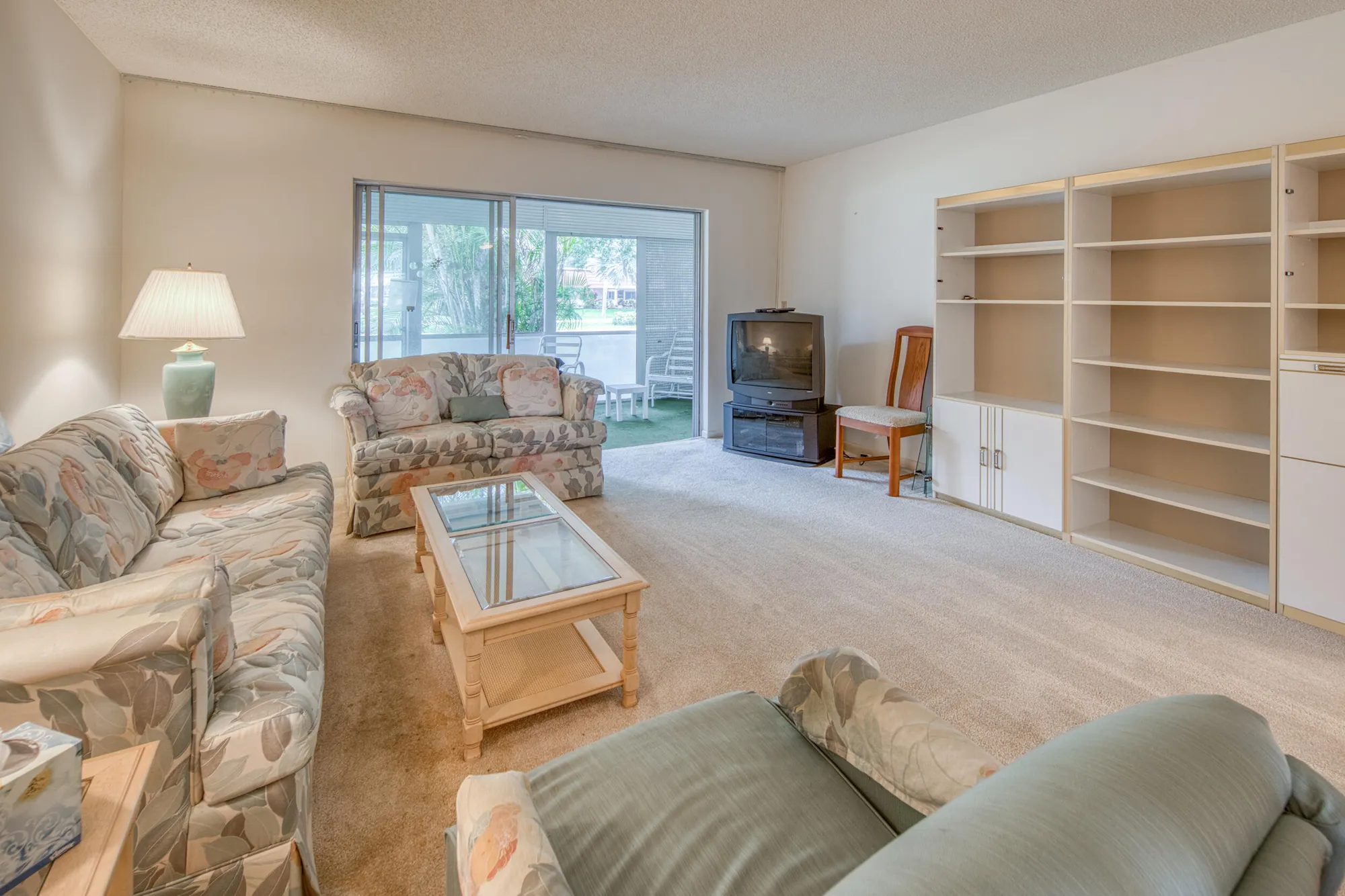 Property Slideshow image 5 of 37 | 445 franconia cir, Lake Worth, FL, 33467