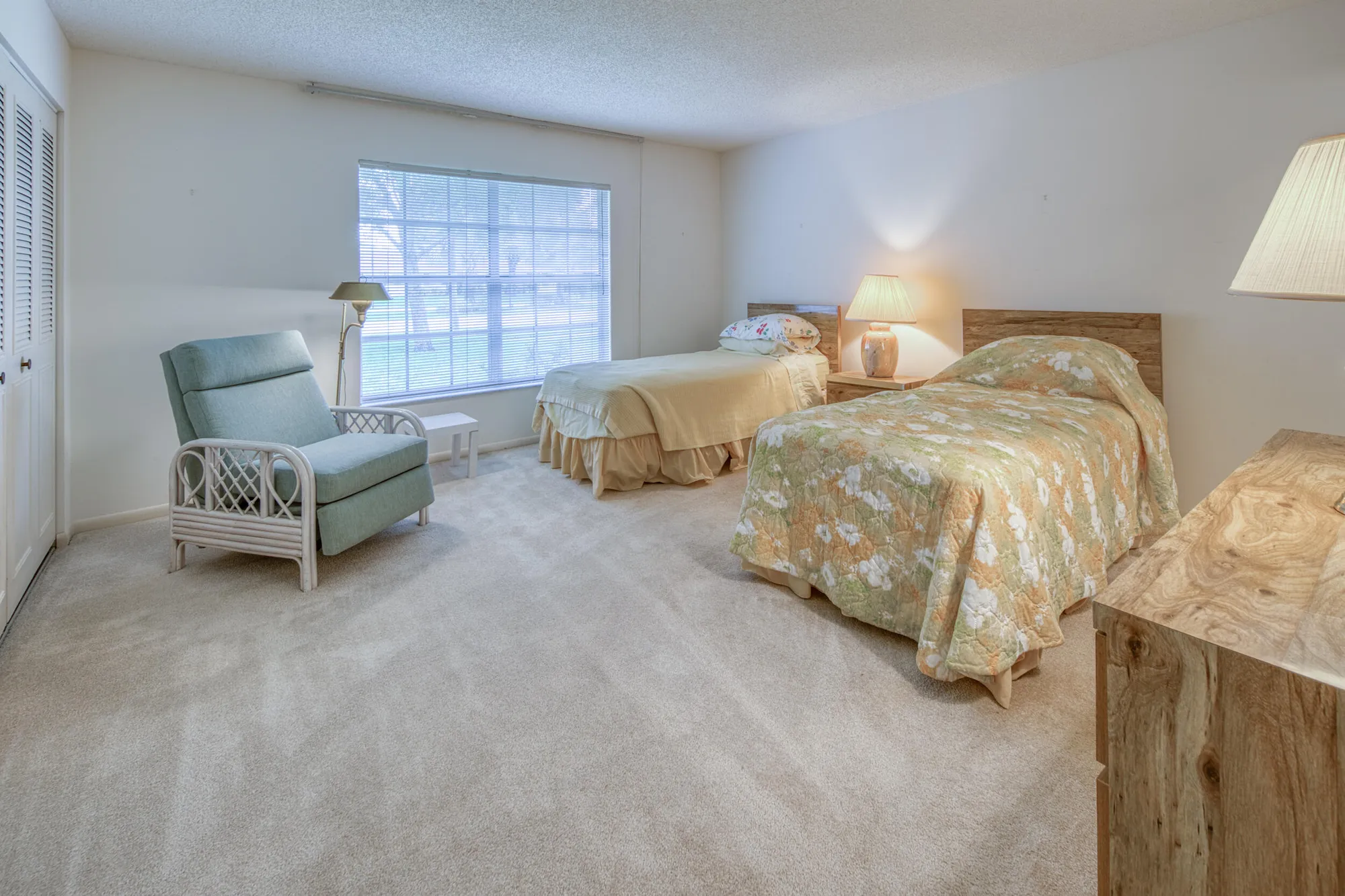 Property Slideshow image 7 of 37 | 445 franconia cir, Lake Worth, FL, 33467