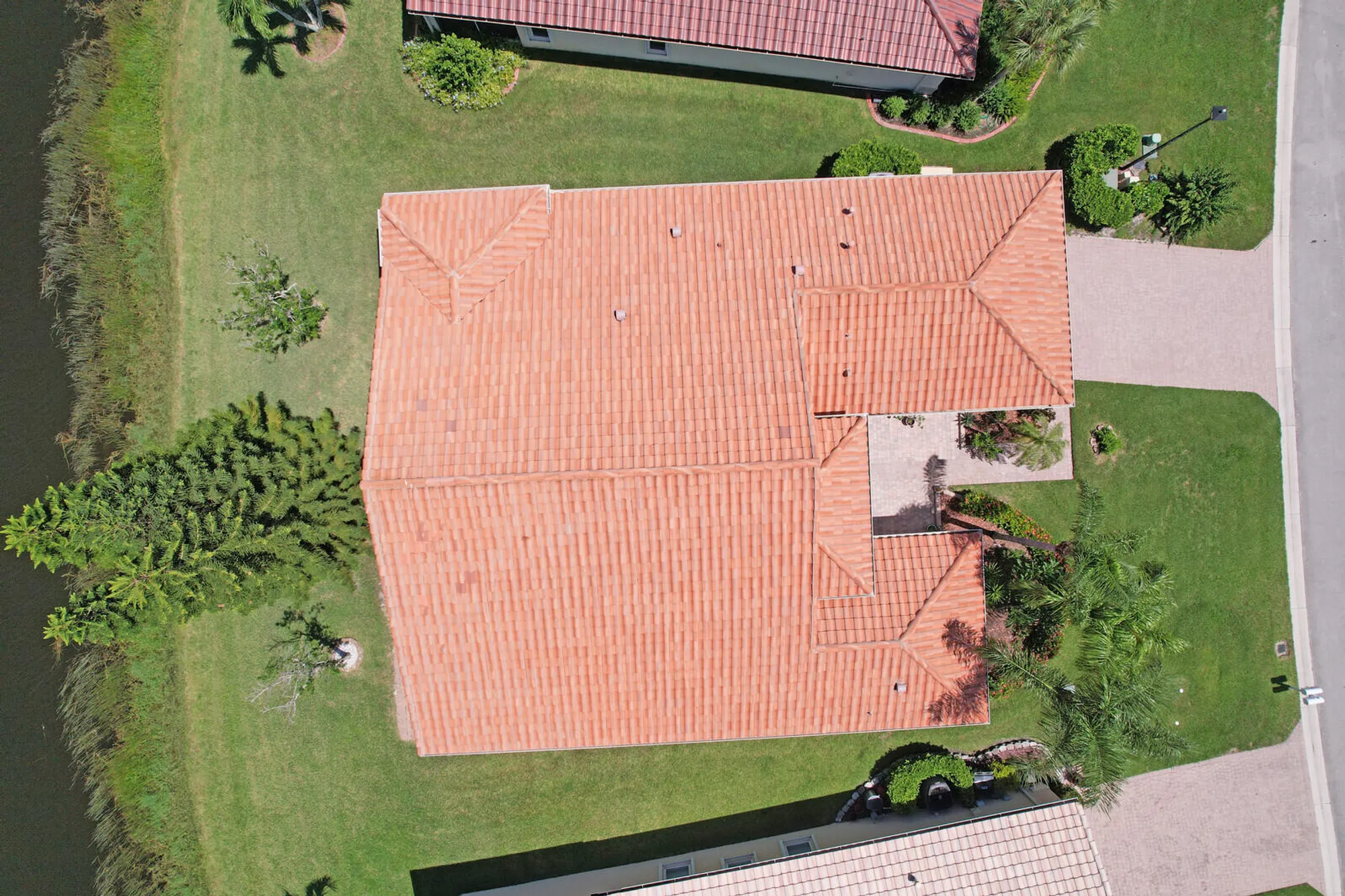 Property Slideshow image 3 of 64 | 486 nw blue lake dr, Port Saint Lucie, FL, 34986