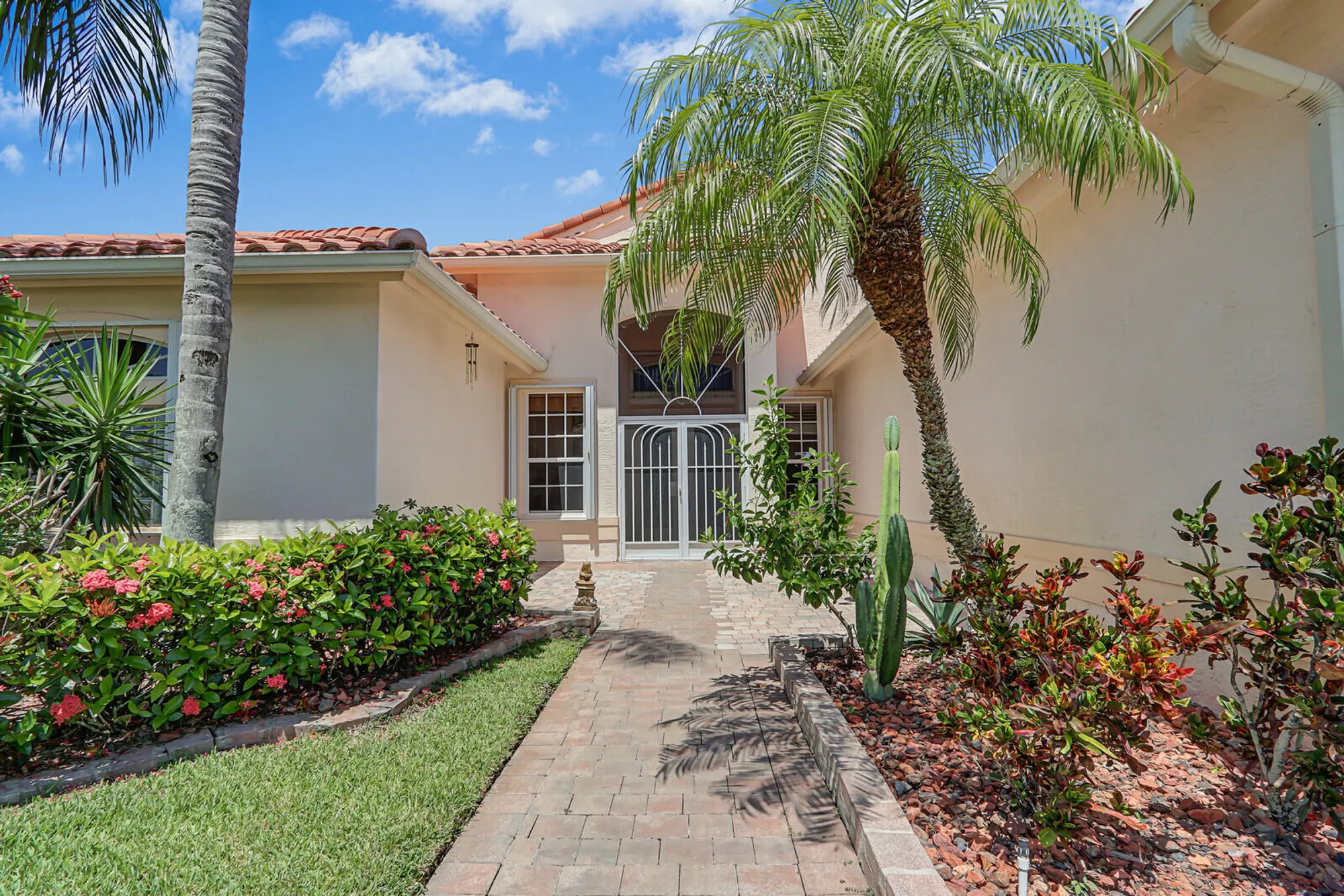 Property Slideshow image 16 of 64 | 486 nw blue lake dr, Port Saint Lucie, FL, 34986
