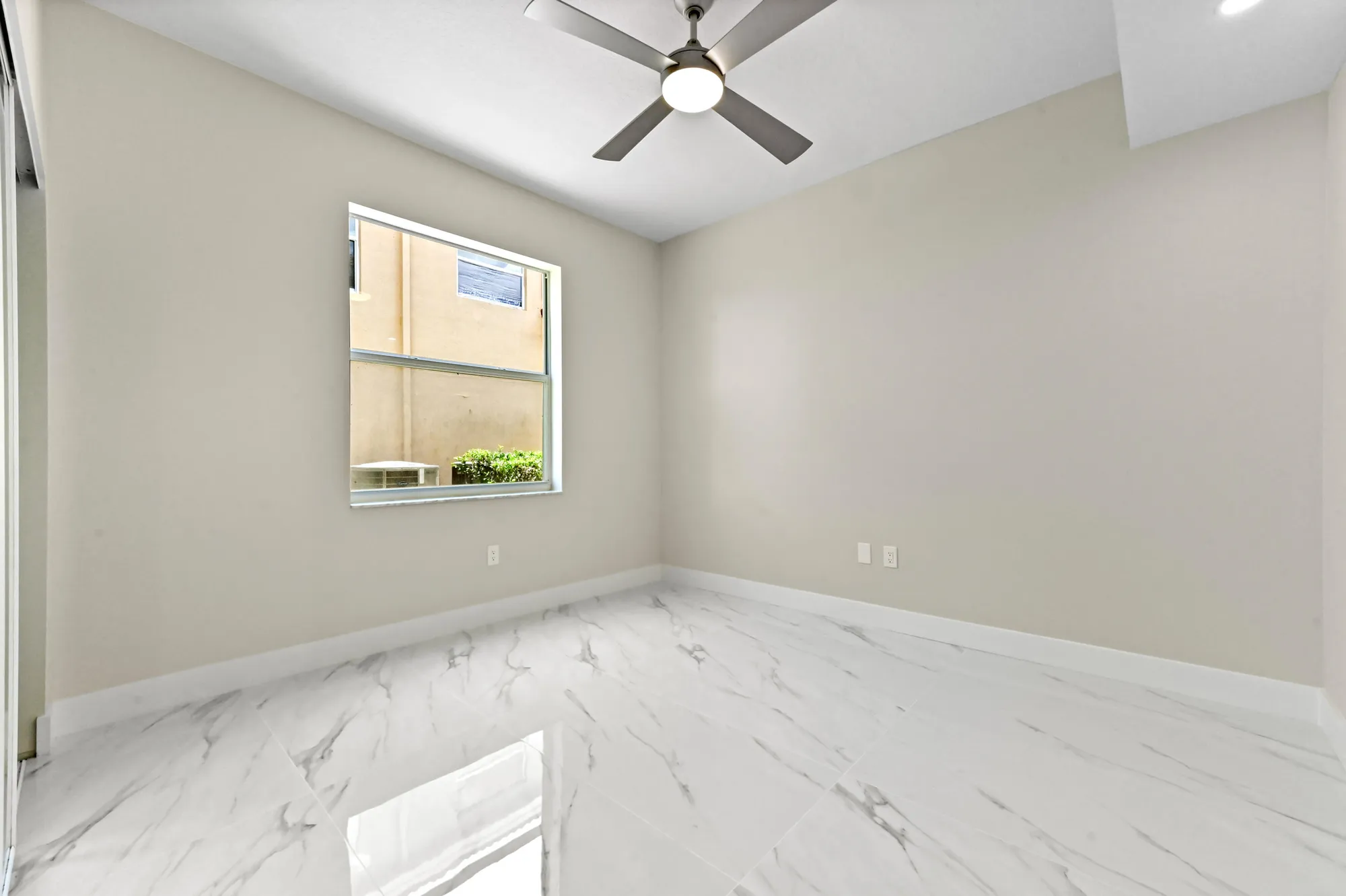 Property Slideshow image 17 of 27 | 12510 crystal pointe dr 102, Boynton Beach, FL, 33437