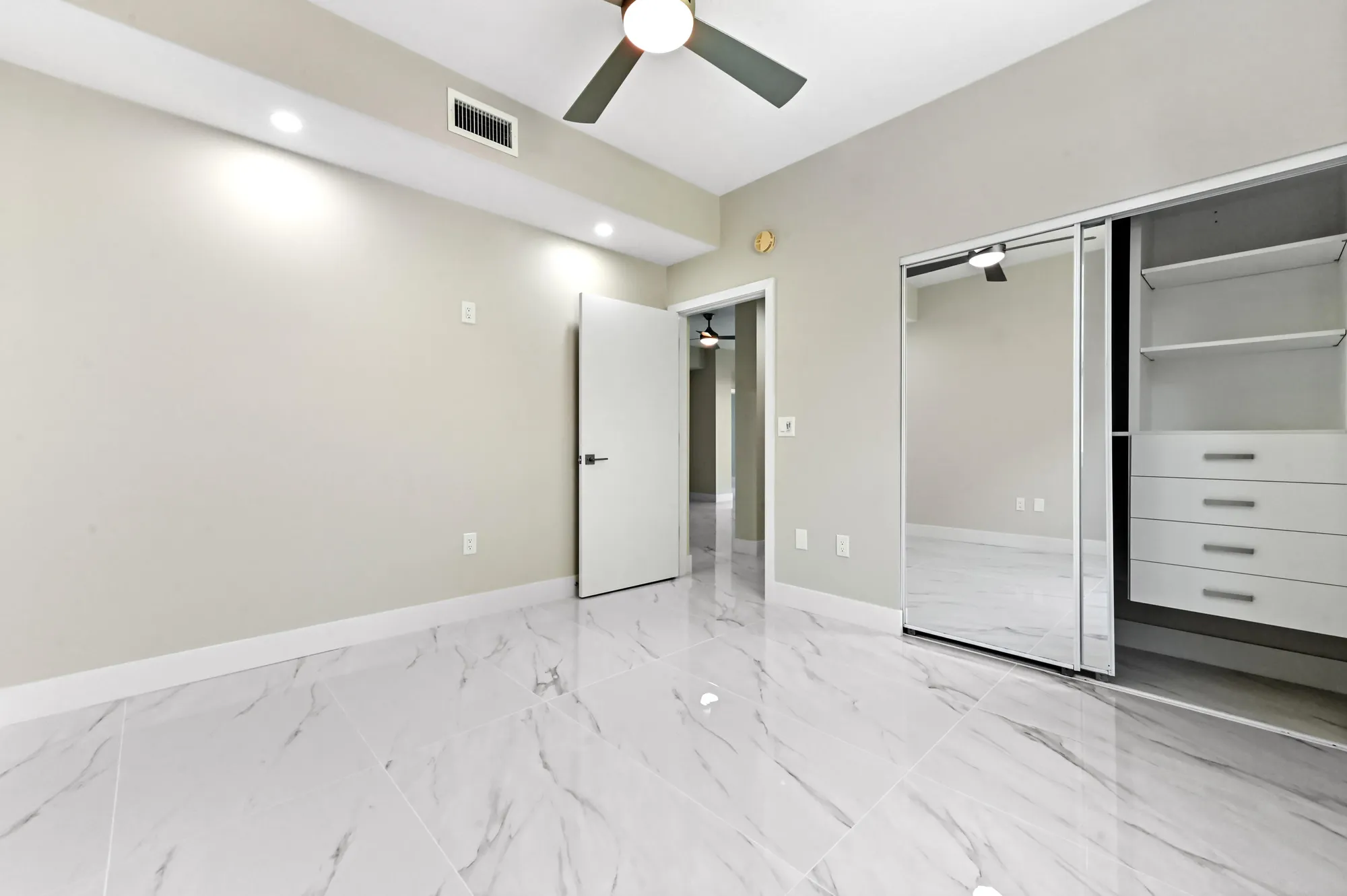 Property Slideshow image 18 of 27 | 12510 crystal pointe dr 102, Boynton Beach, FL, 33437