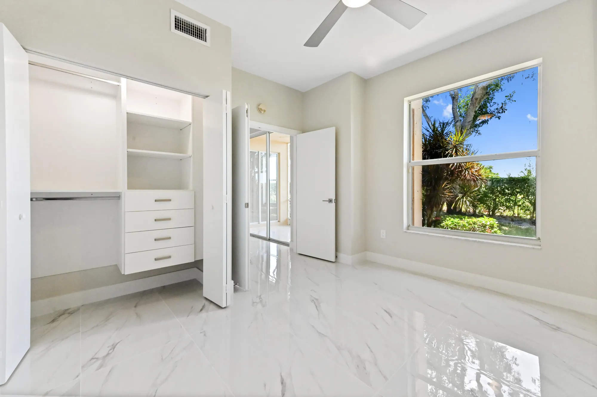 Property Slideshow image 20 of 27 | 12510 crystal pointe dr 102, Boynton Beach, FL, 33437