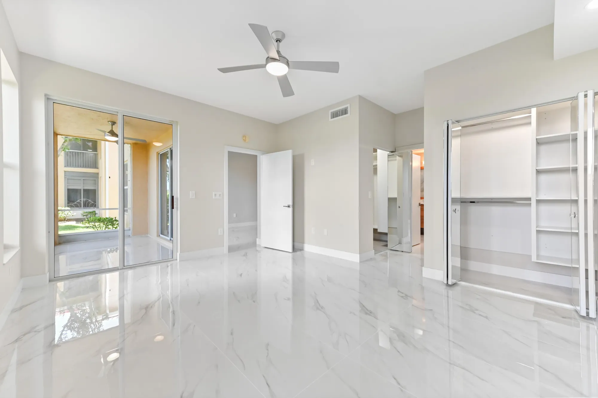 Property Slideshow image 22 of 27 | 12510 crystal pointe dr 102, Boynton Beach, FL, 33437