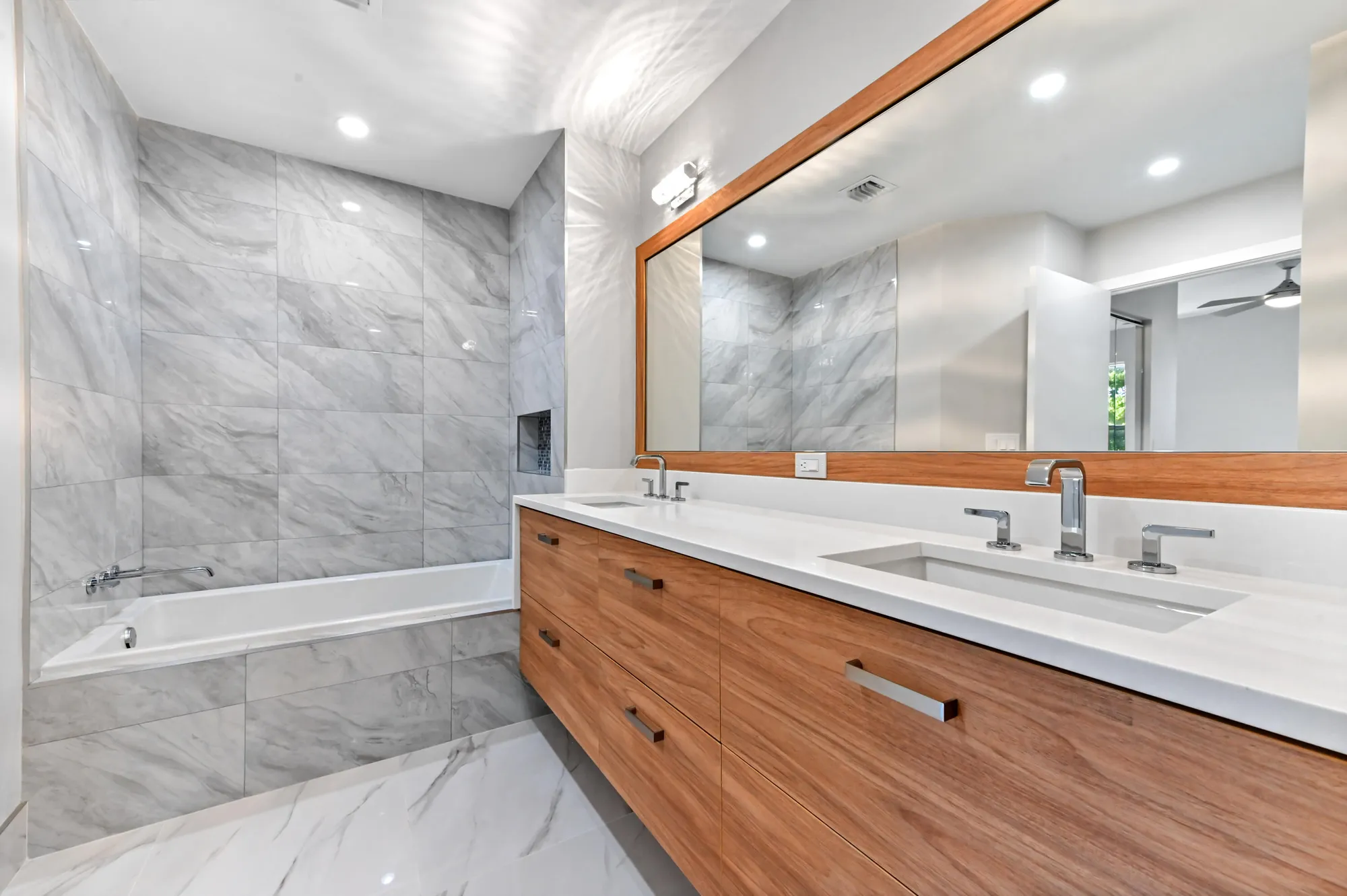 Property Slideshow image 15 of 27 | 12510 crystal pointe dr 102, Boynton Beach, FL, 33437