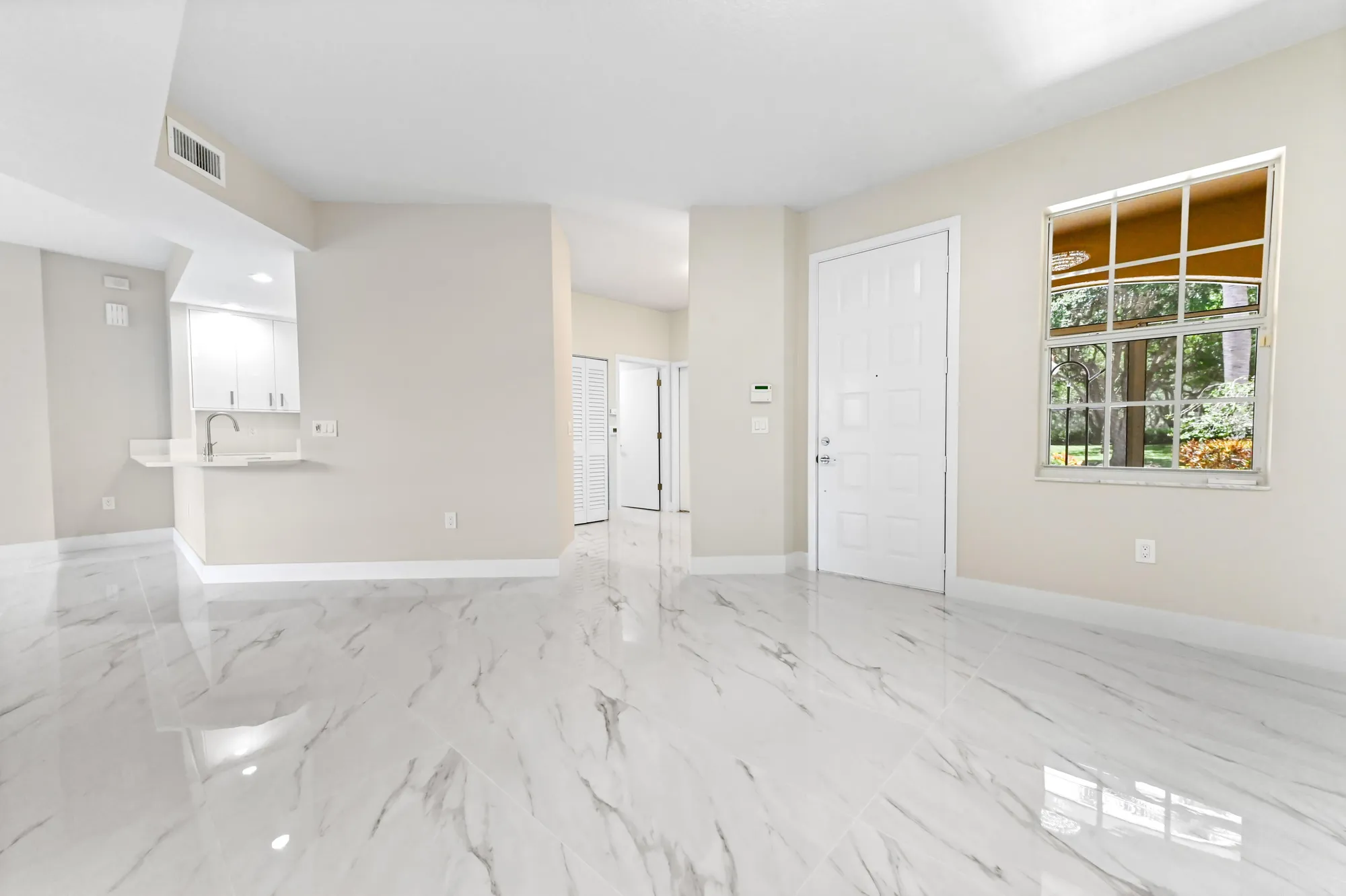 Property Slideshow image 4 of 27 | 12510 crystal pointe dr 102, Boynton Beach, FL, 33437