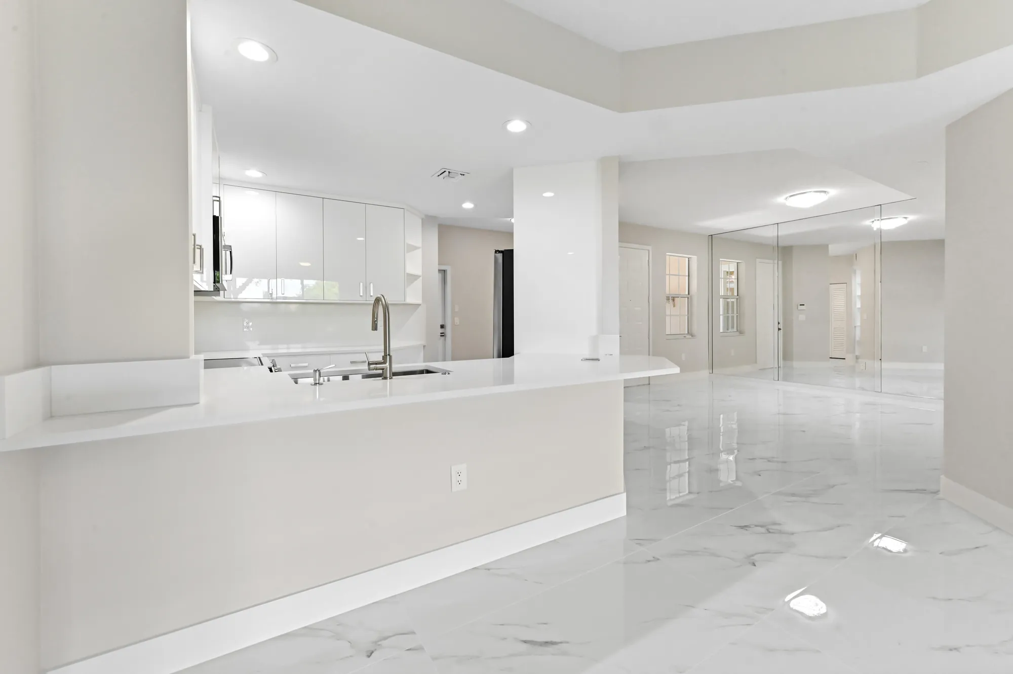 Property Slideshow image 9 of 27 | 12510 crystal pointe dr 102, Boynton Beach, FL, 33437