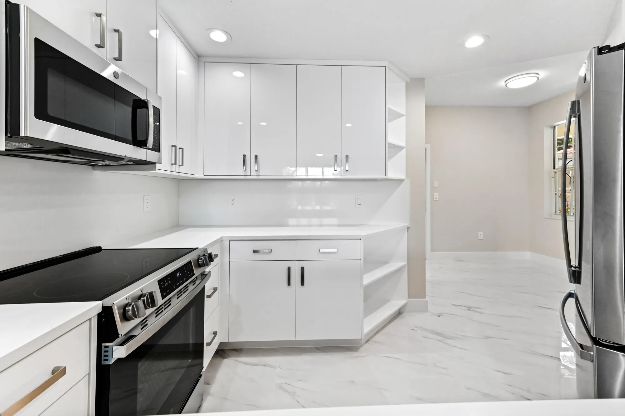 Property Slideshow image 10 of 27 | 12510 crystal pointe dr 102, Boynton Beach, FL, 33437