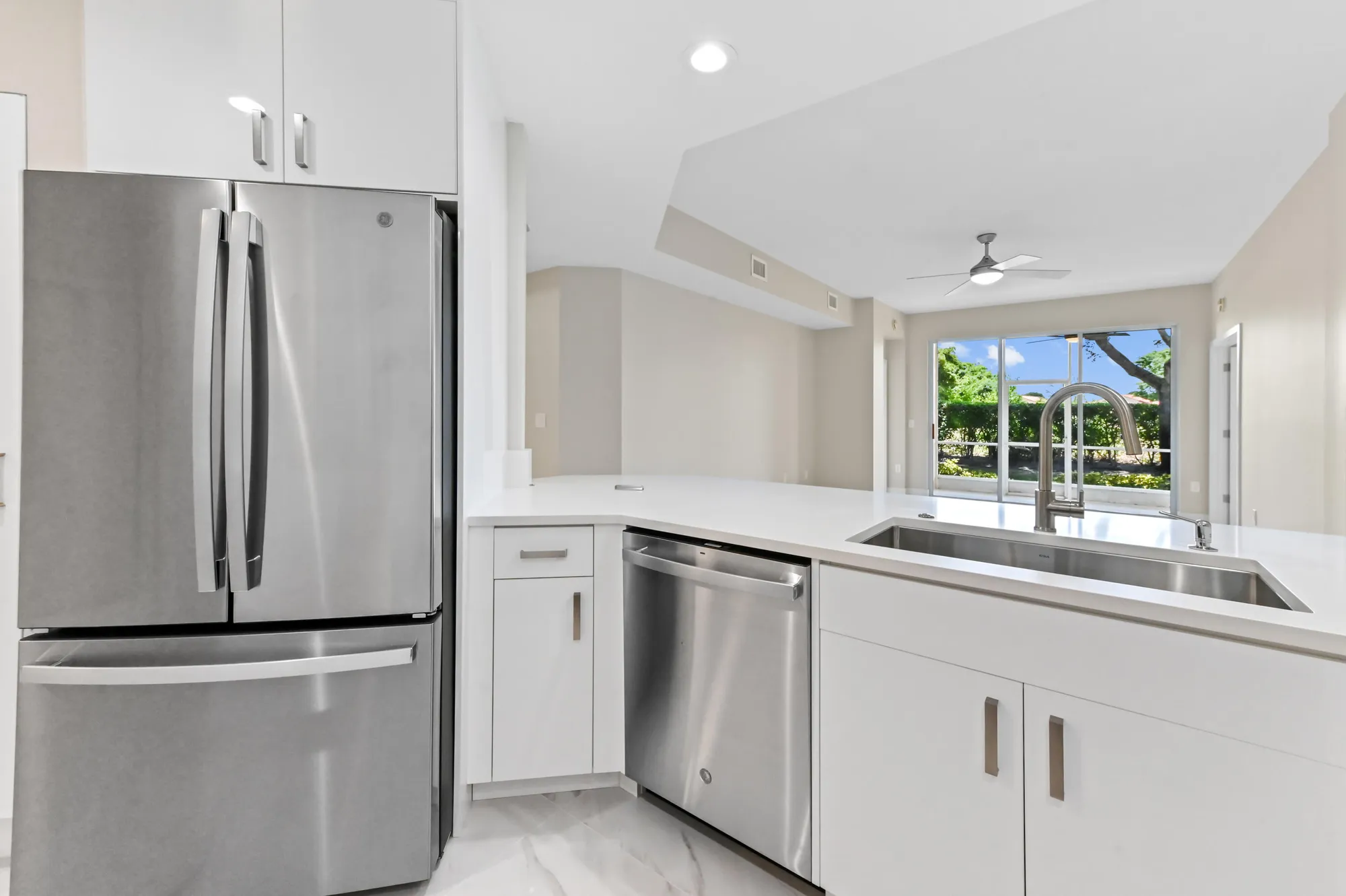 Property Slideshow image 12 of 27 | 12510 crystal pointe dr 102, Boynton Beach, FL, 33437