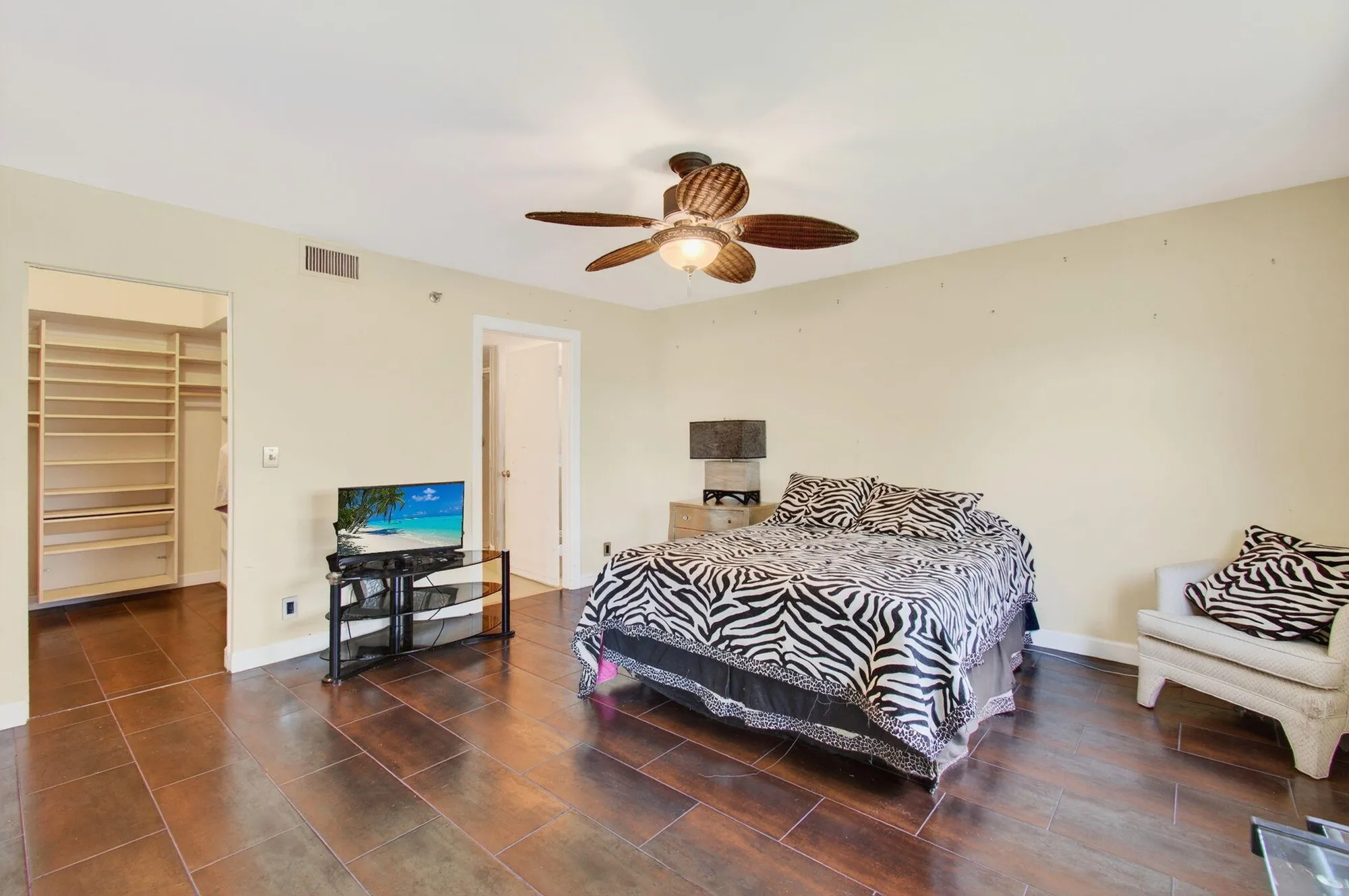 Property Slideshow image 42 of 92 | 7290 kinghurst dr apt 405, Delray Beach, FL, 33446