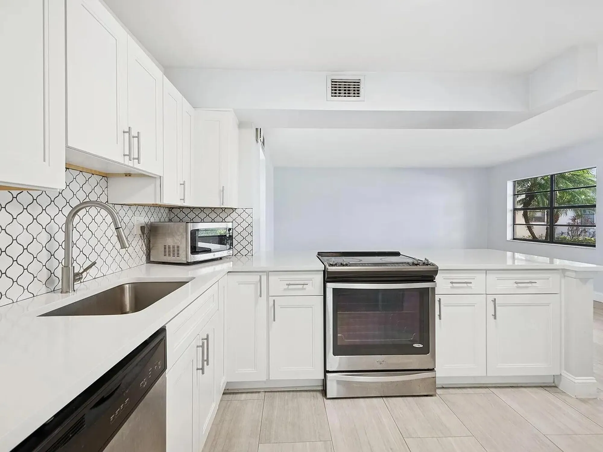 Property Slideshow image 8 of 20 | 450 piedmont j j, Delray Beach, FL, 33484