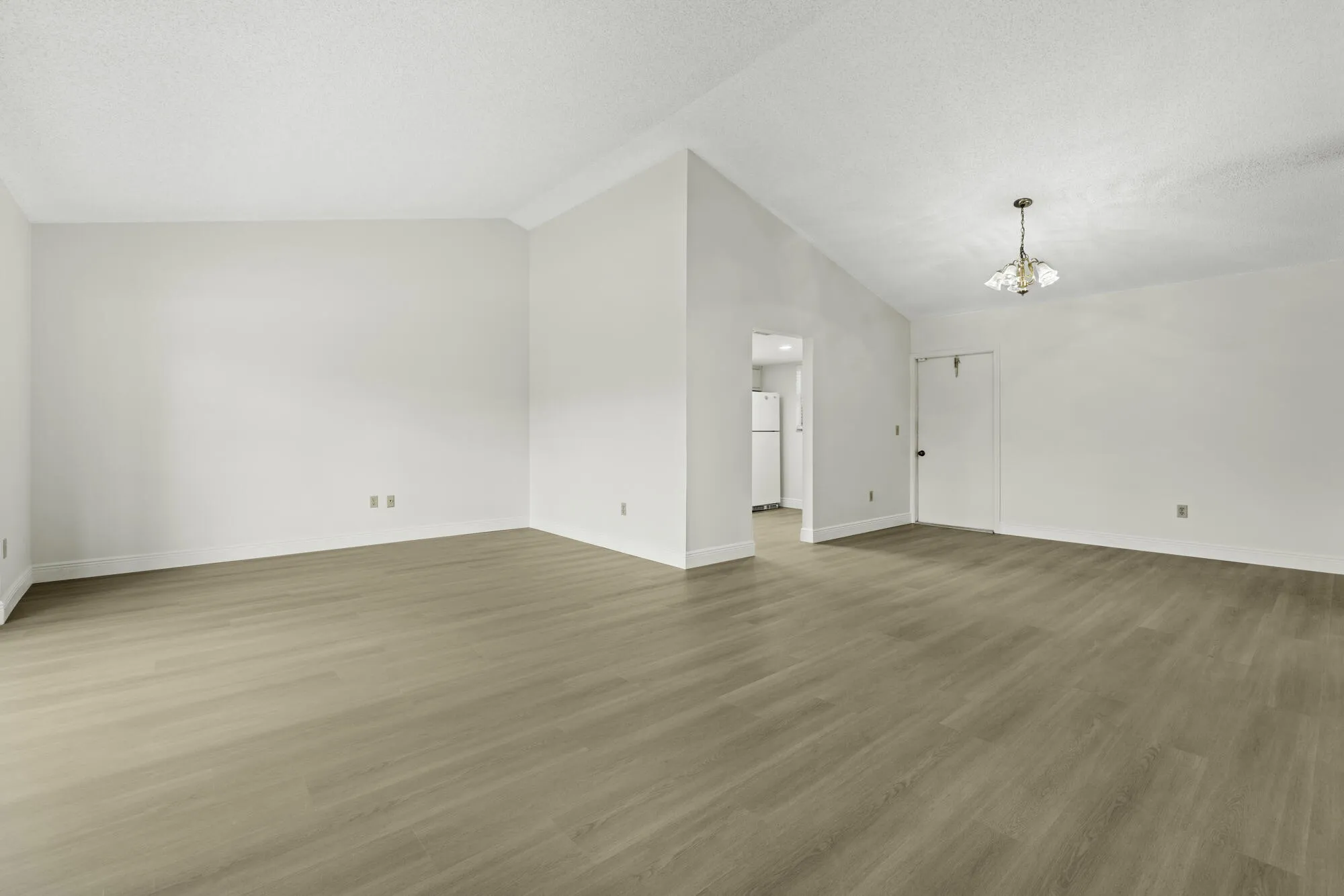 Property Slideshow image 10 of 39 | 6370 lakemont cir, Greenacres, FL, 33463