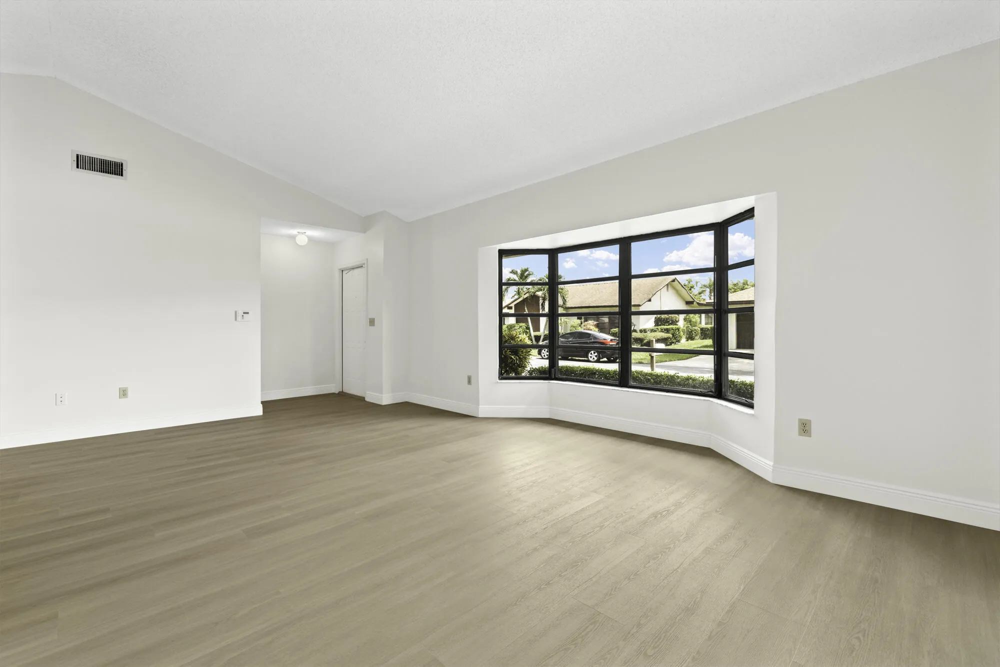 Property Slideshow image 11 of 39 | 6370 lakemont cir, Greenacres, FL, 33463