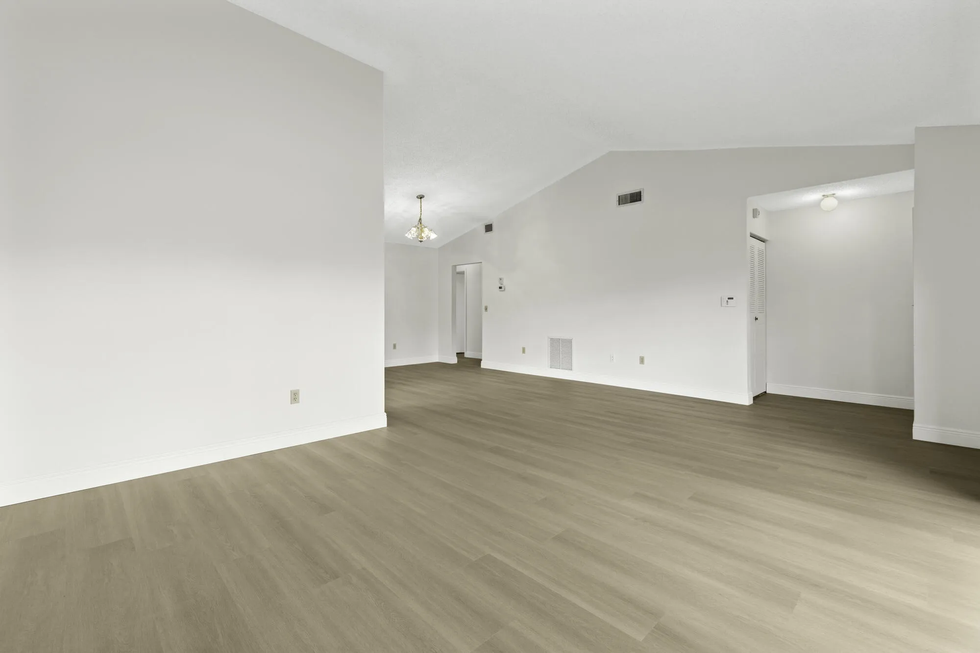 Property Slideshow image 12 of 39 | 6370 lakemont cir, Greenacres, FL, 33463