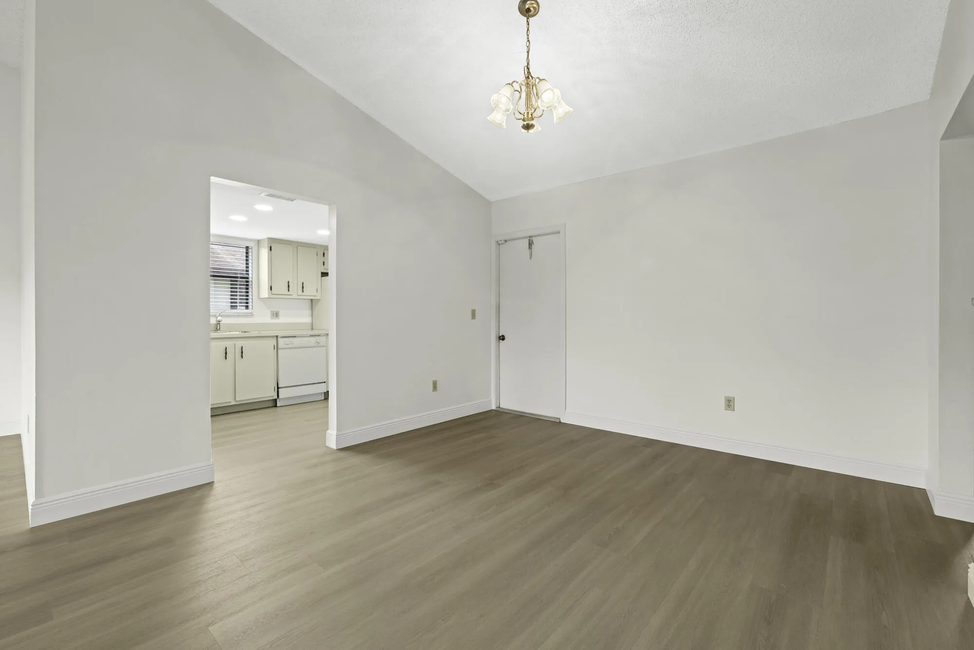 Property Slideshow image 13 of 39 | 6370 lakemont cir, Greenacres, FL, 33463